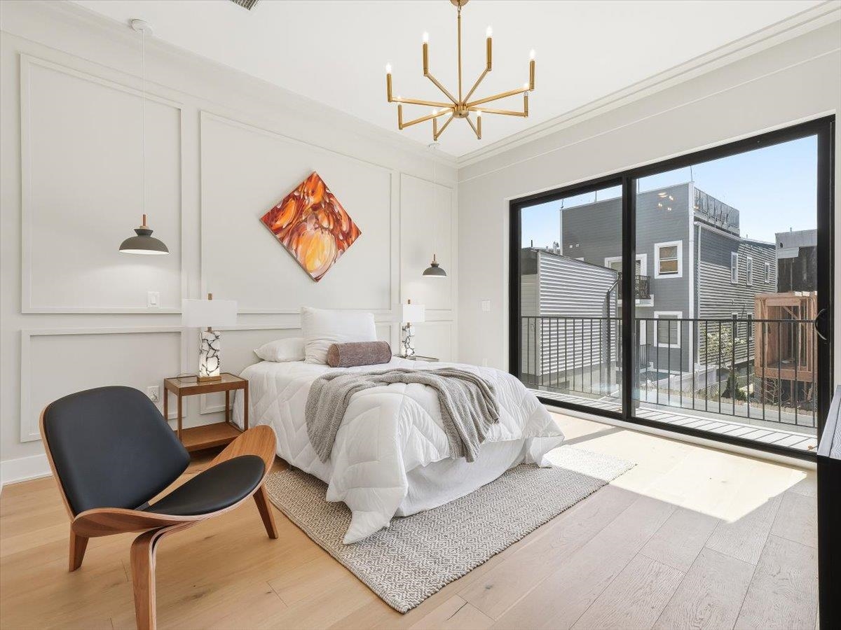 15 MANHATTAN AVE Unit: 201