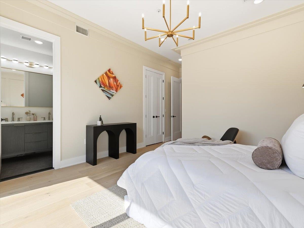 15 MANHATTAN AVE Unit: 201