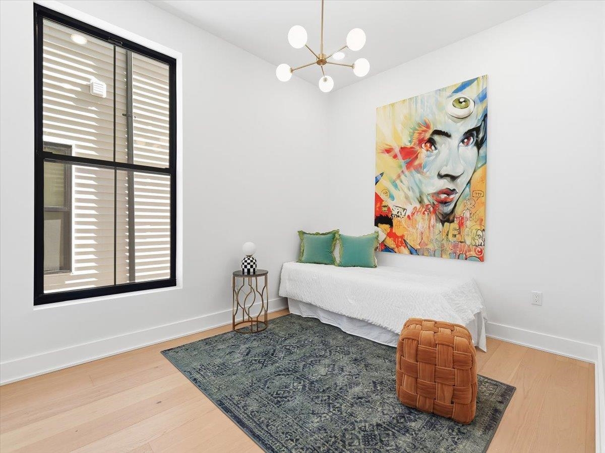 15 MANHATTAN AVE Unit: 201
