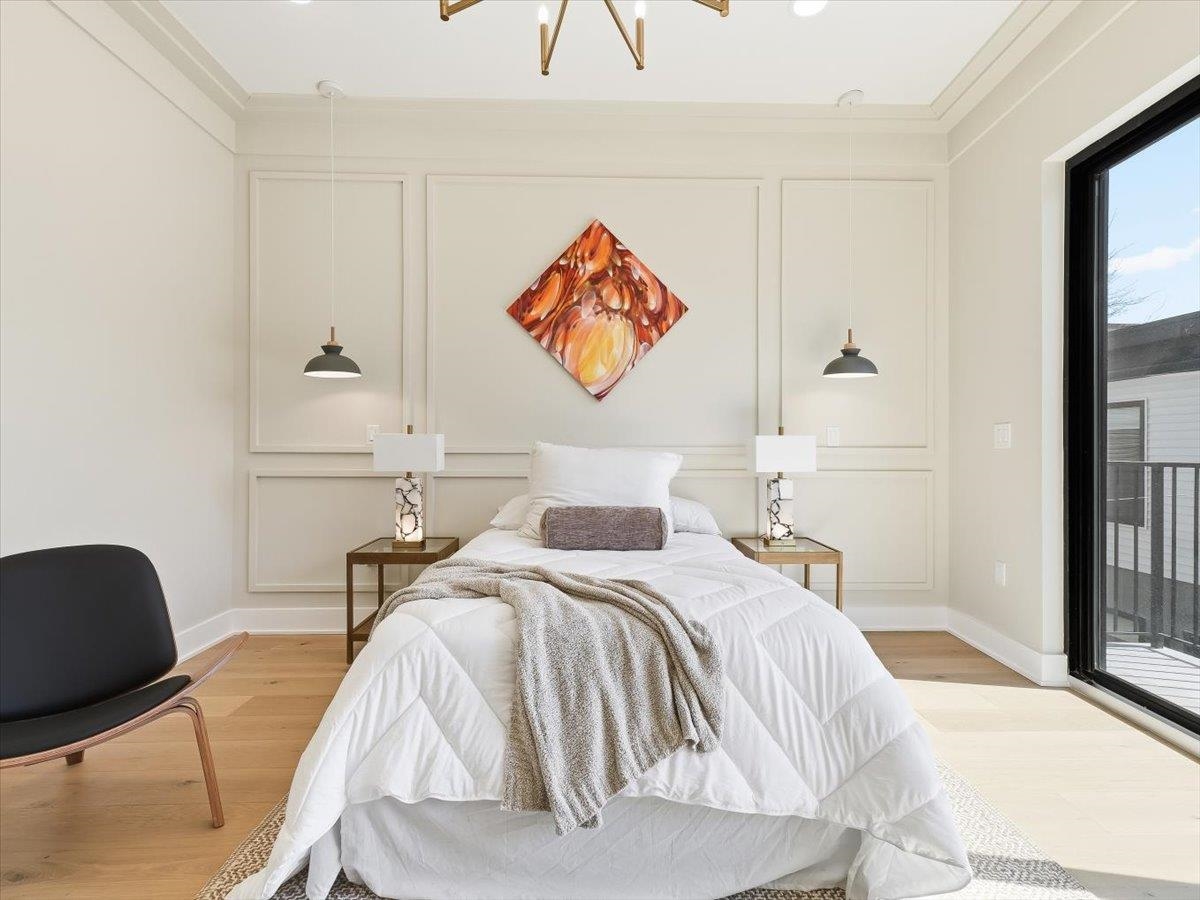 15 MANHATTAN AVE Unit: 201