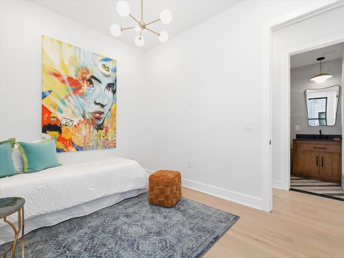 15 MANHATTAN AVE Unit: 201