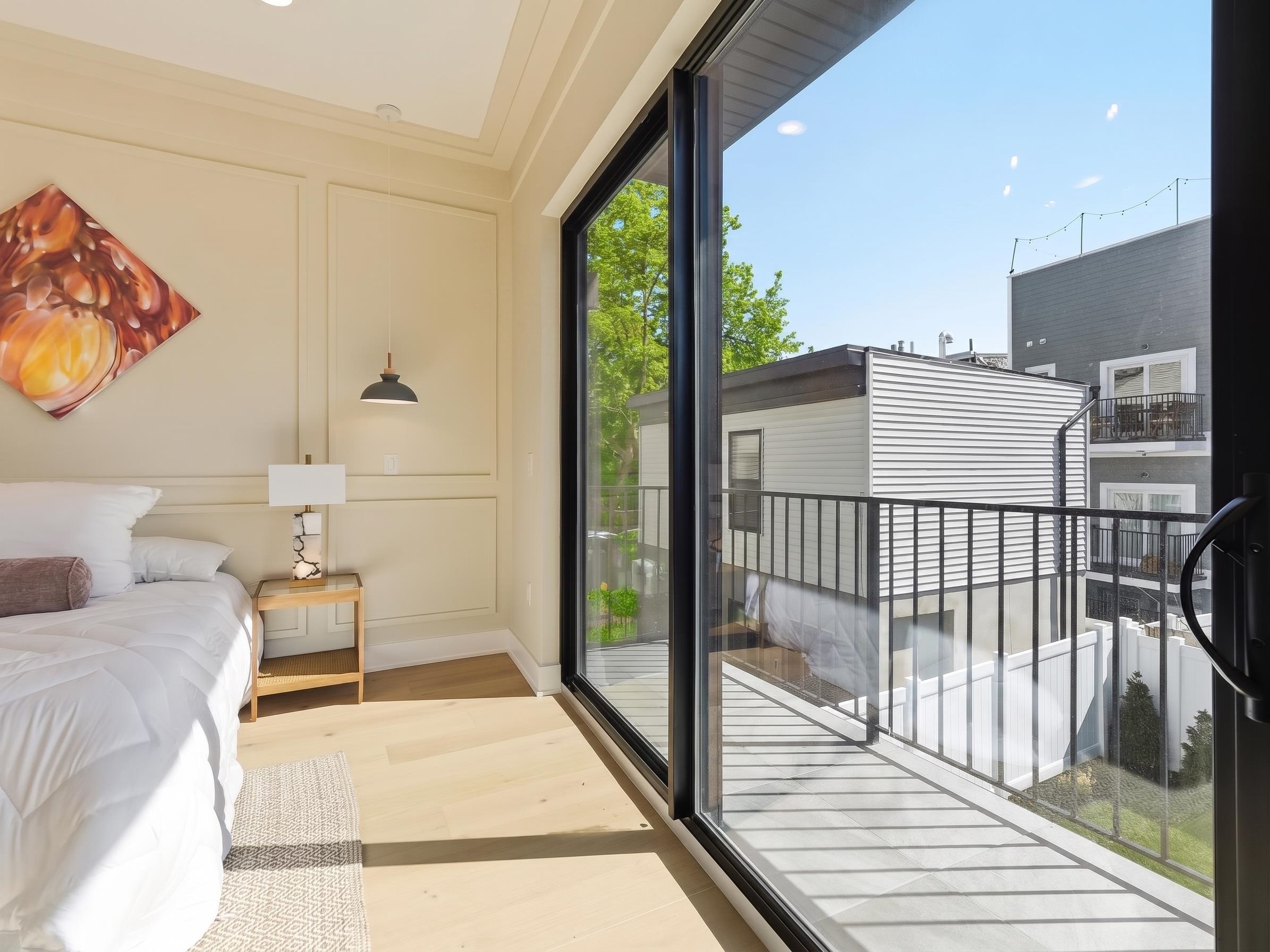 15 MANHATTAN AVE Unit: 201