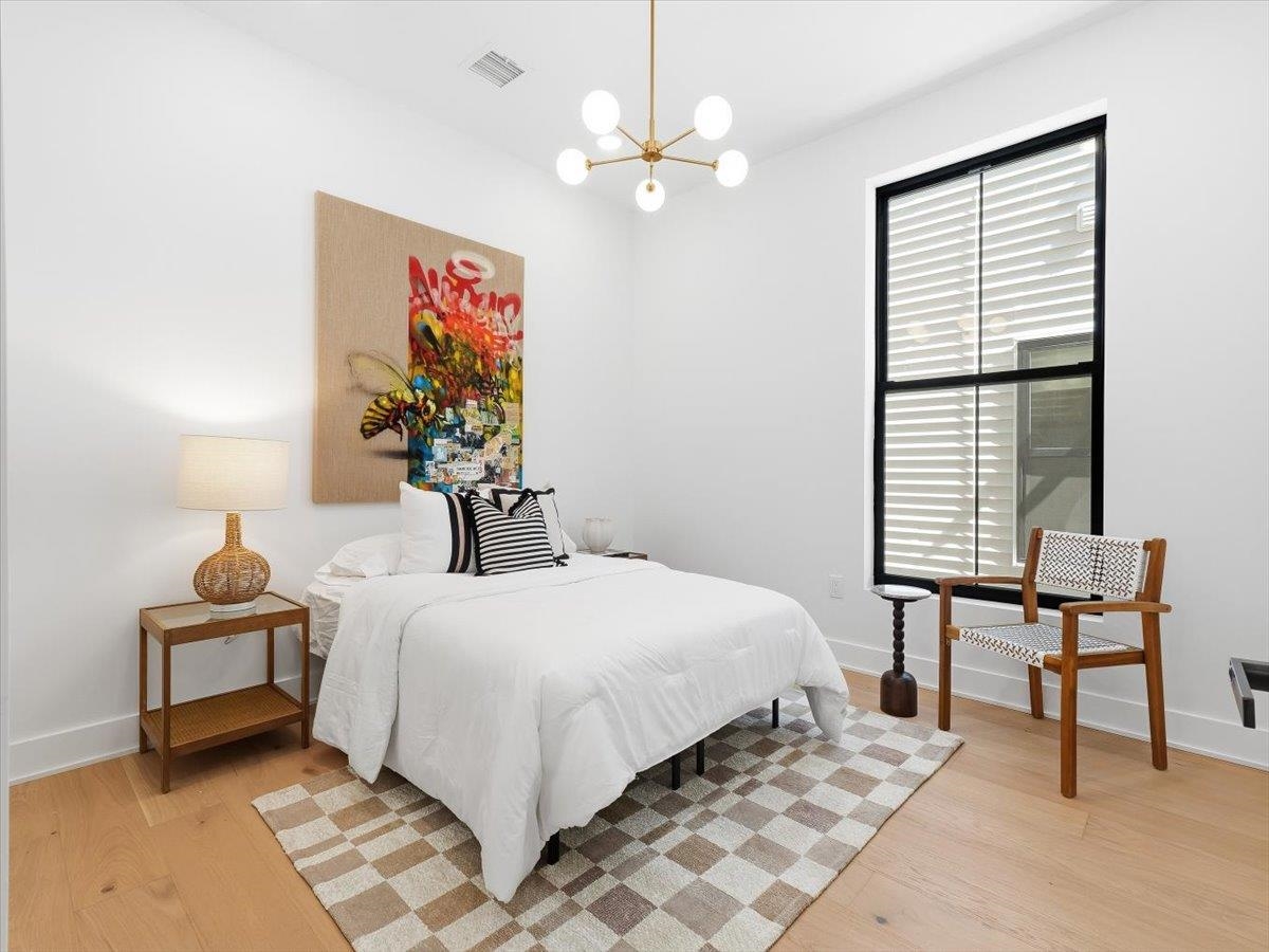 15 MANHATTAN AVE Unit: 201