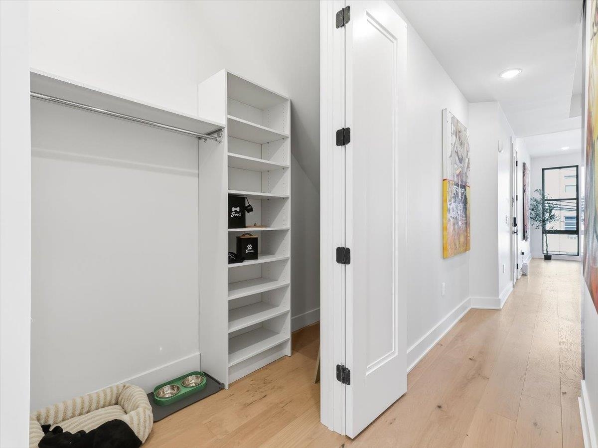 15 MANHATTAN AVE Unit: 201