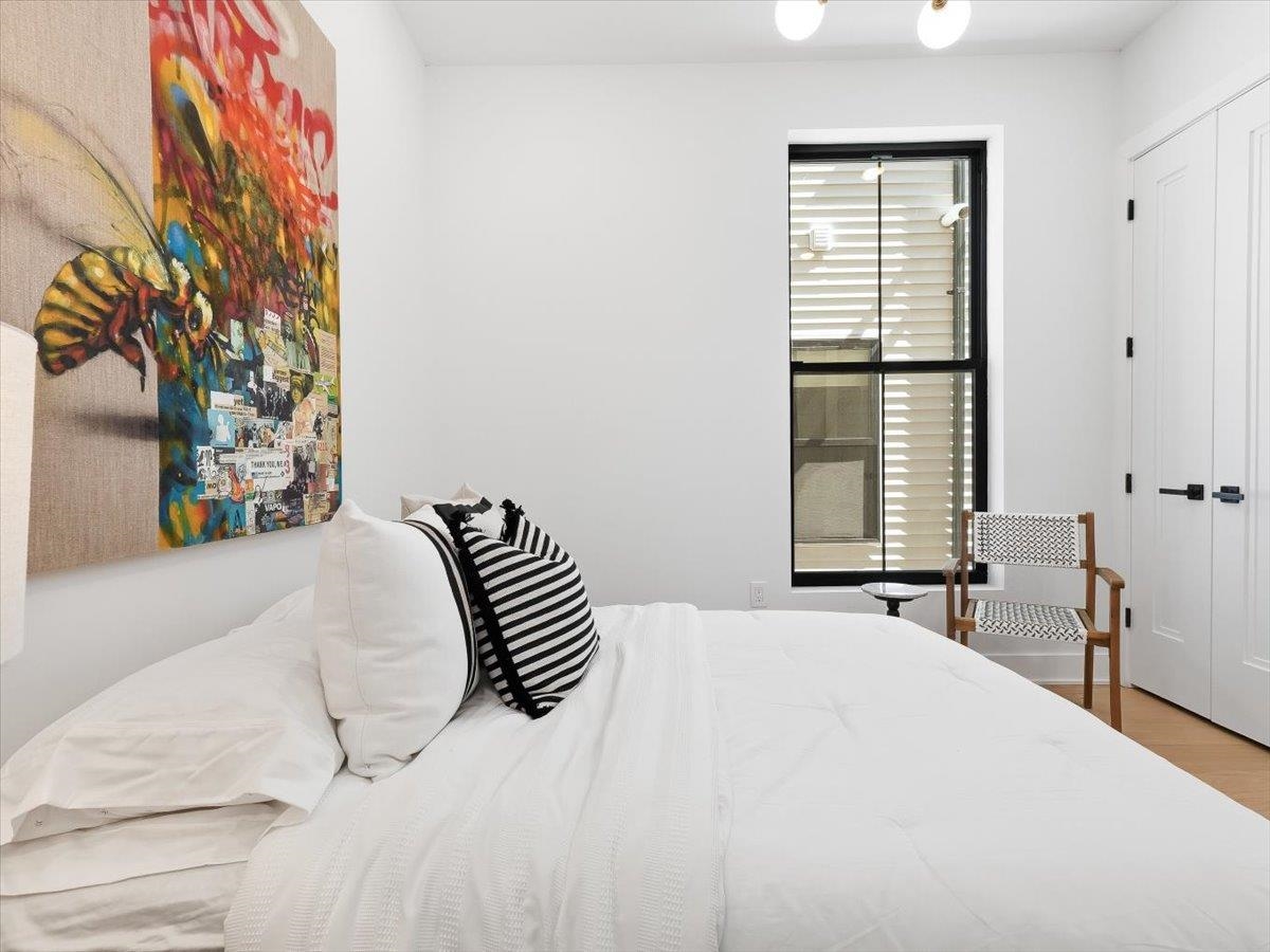 15 MANHATTAN AVE Unit: 201