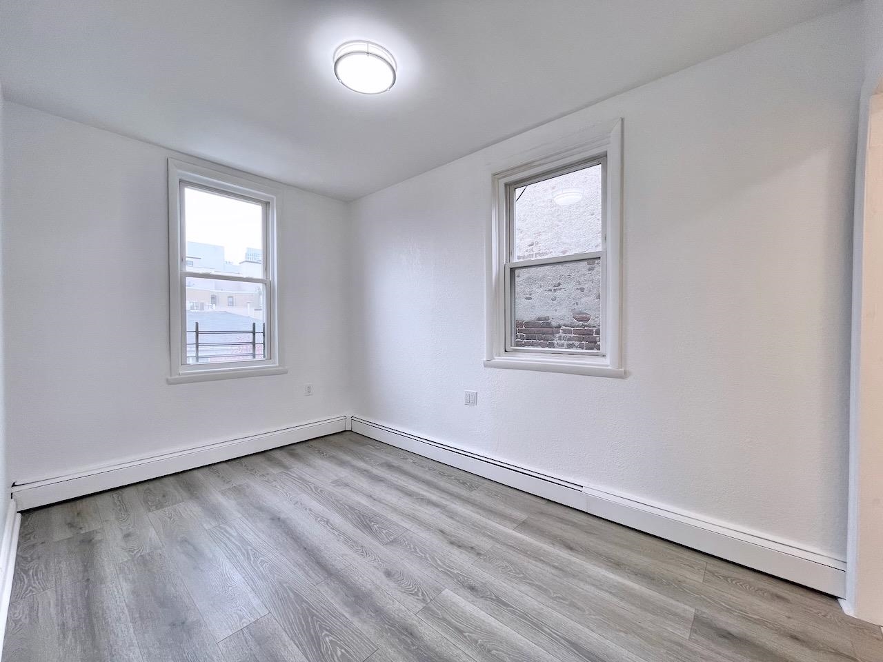389 MONMOUTH ST Unit: 3