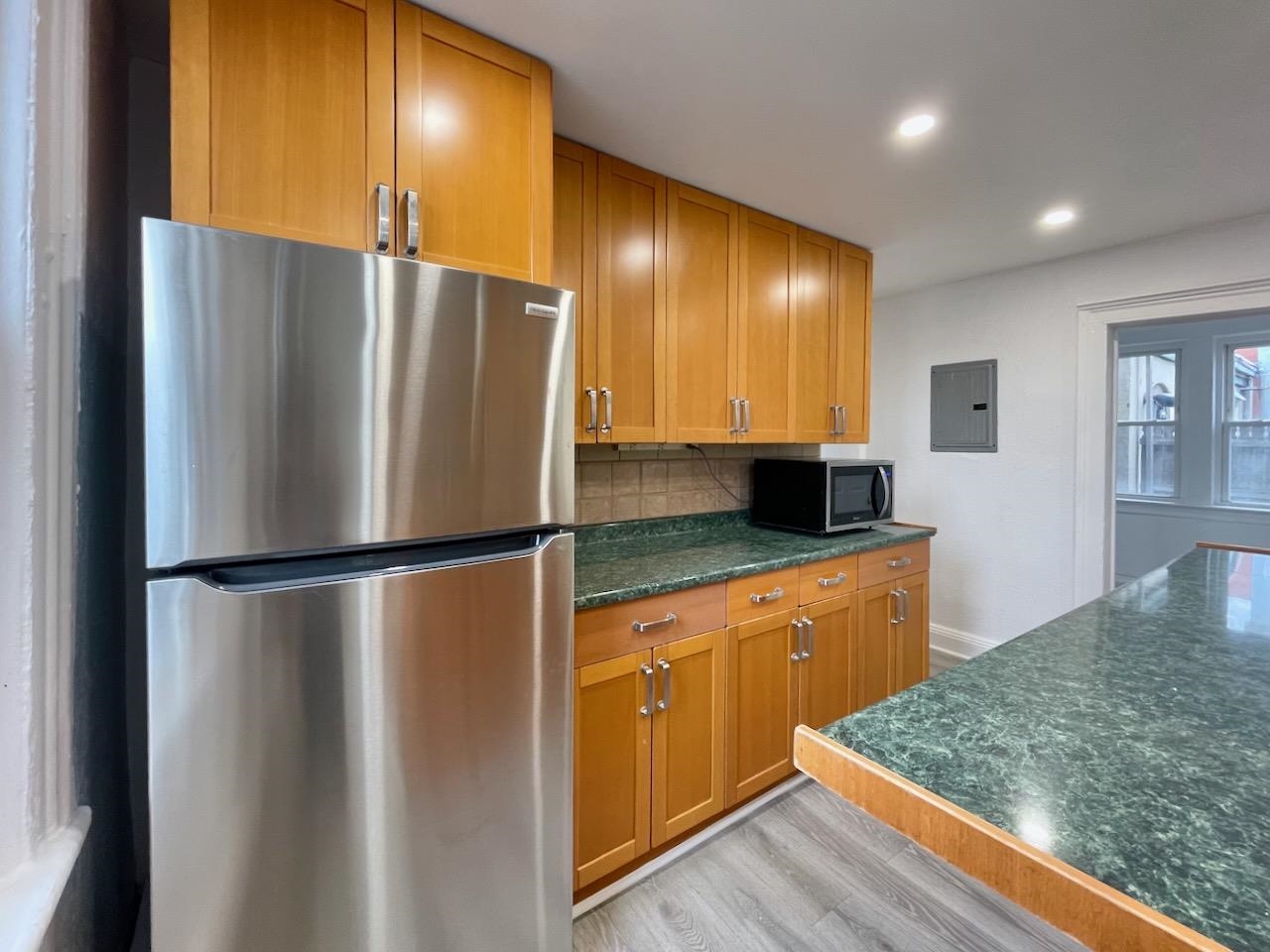 389 MONMOUTH ST Unit: 3