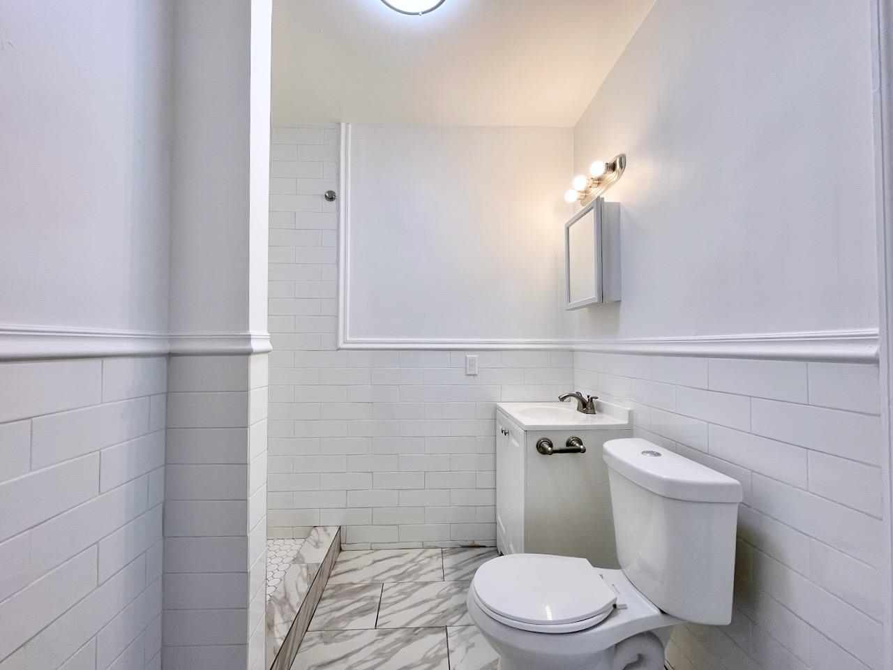 389 MONMOUTH ST Unit: 3