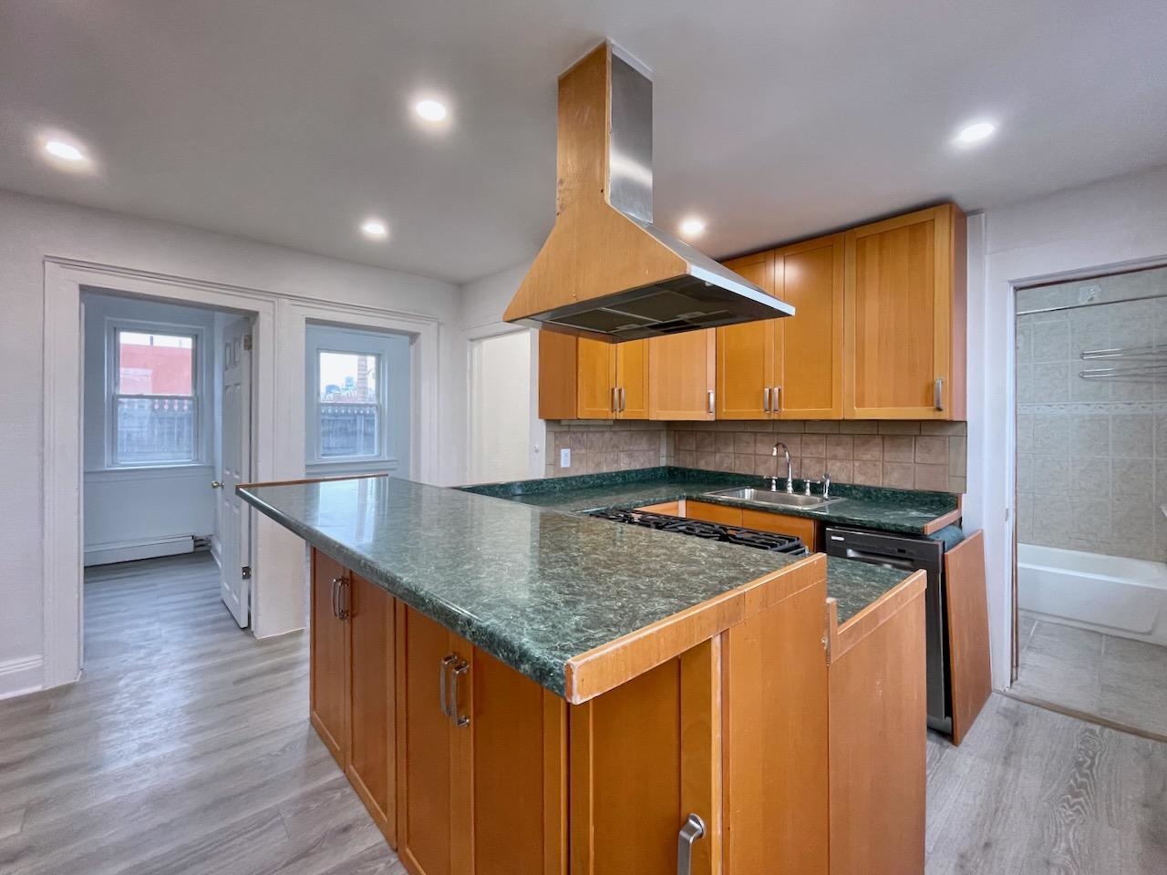 389 MONMOUTH ST Unit: 3