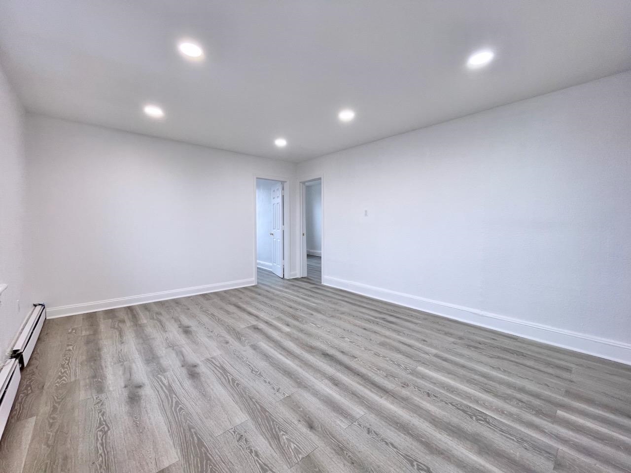 389 MONMOUTH ST Unit: 3