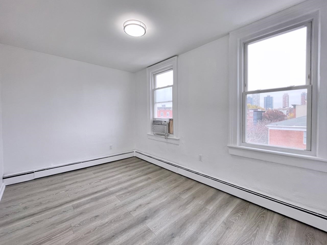 389 MONMOUTH ST Unit: 3