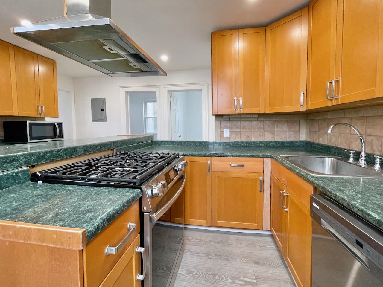 389 MONMOUTH ST Unit: 3
