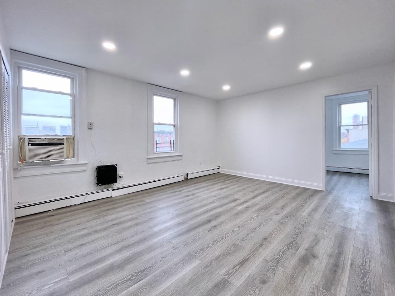 389 MONMOUTH ST Unit: 3