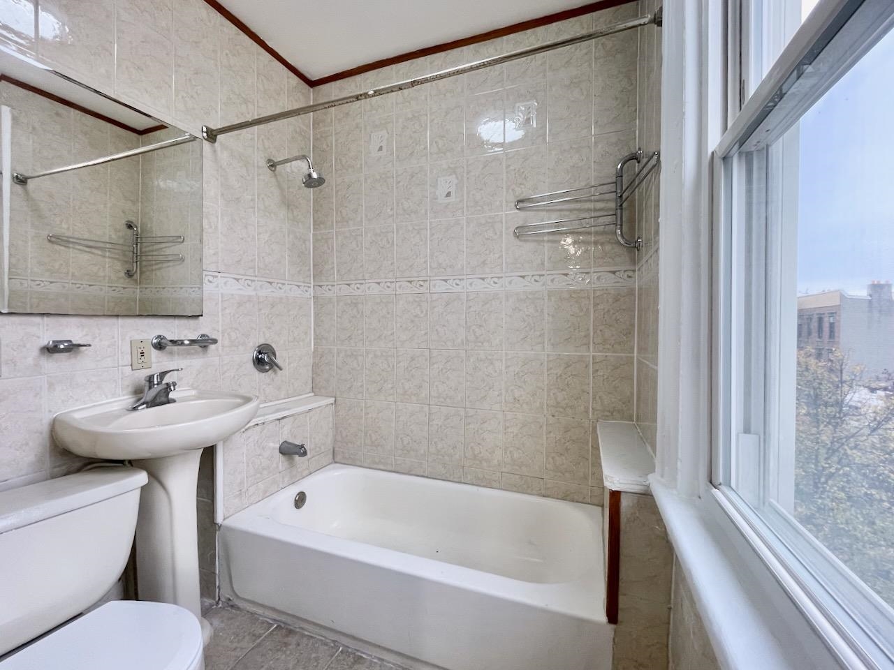 389 MONMOUTH ST Unit: 3