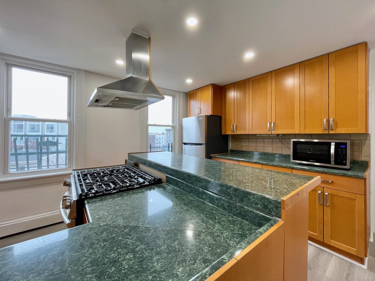 389 MONMOUTH ST Unit: 3