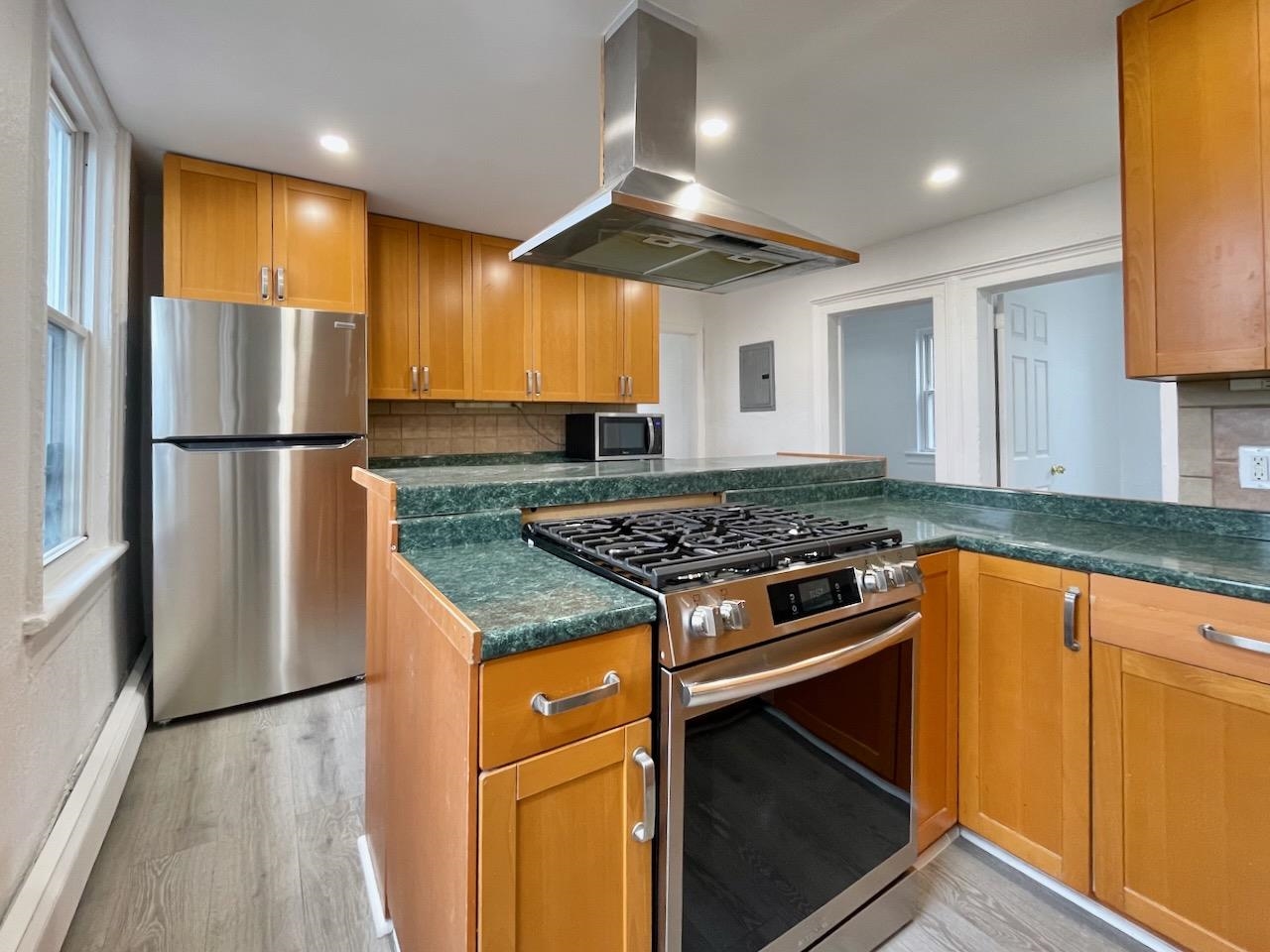 389 MONMOUTH ST Unit: 3