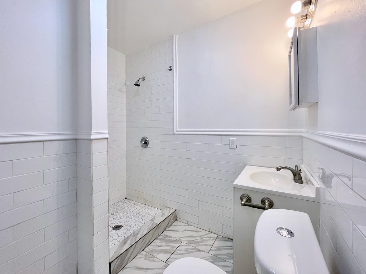 389 MONMOUTH ST Unit: 3