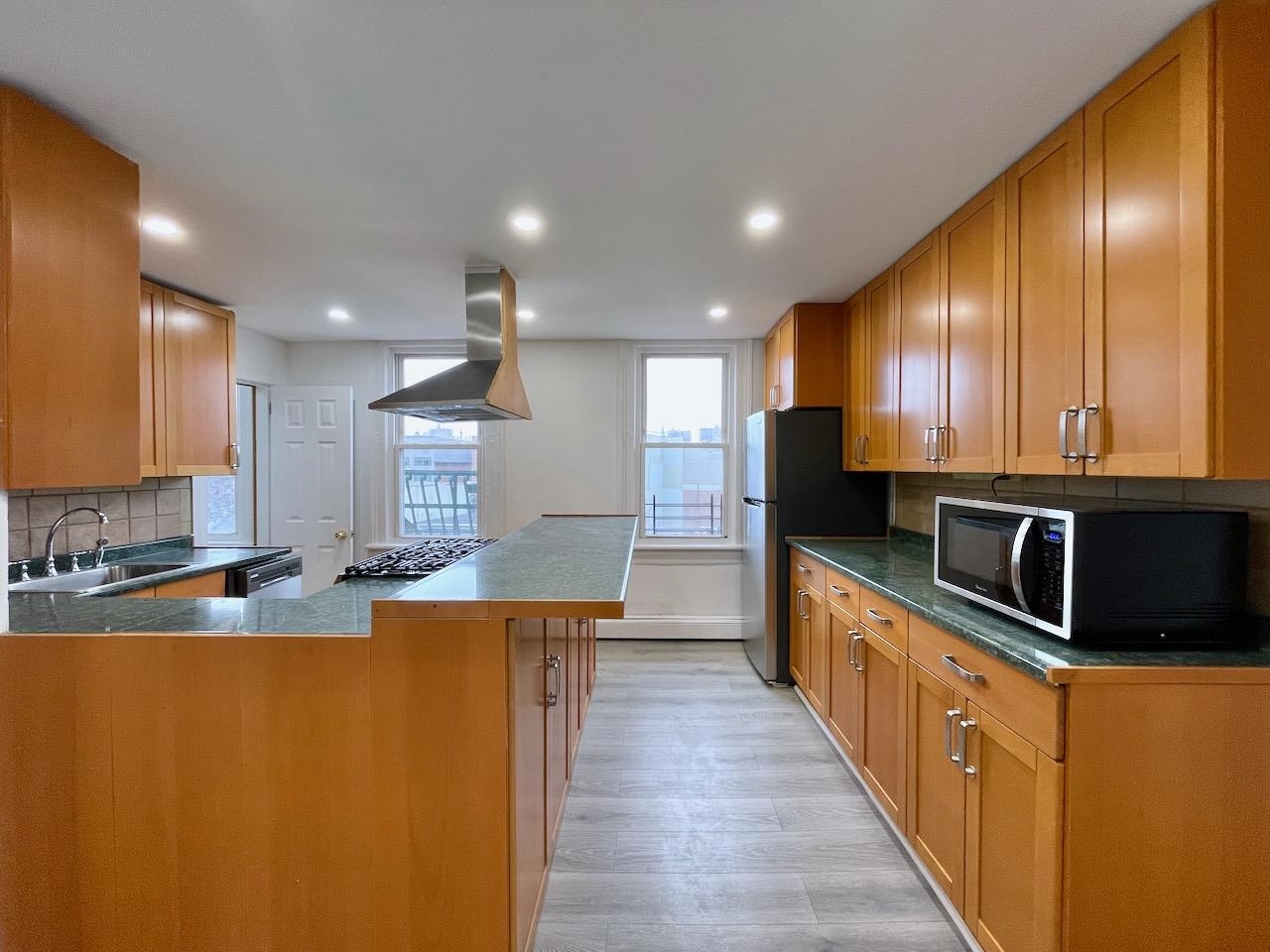 389 MONMOUTH ST Unit: 3