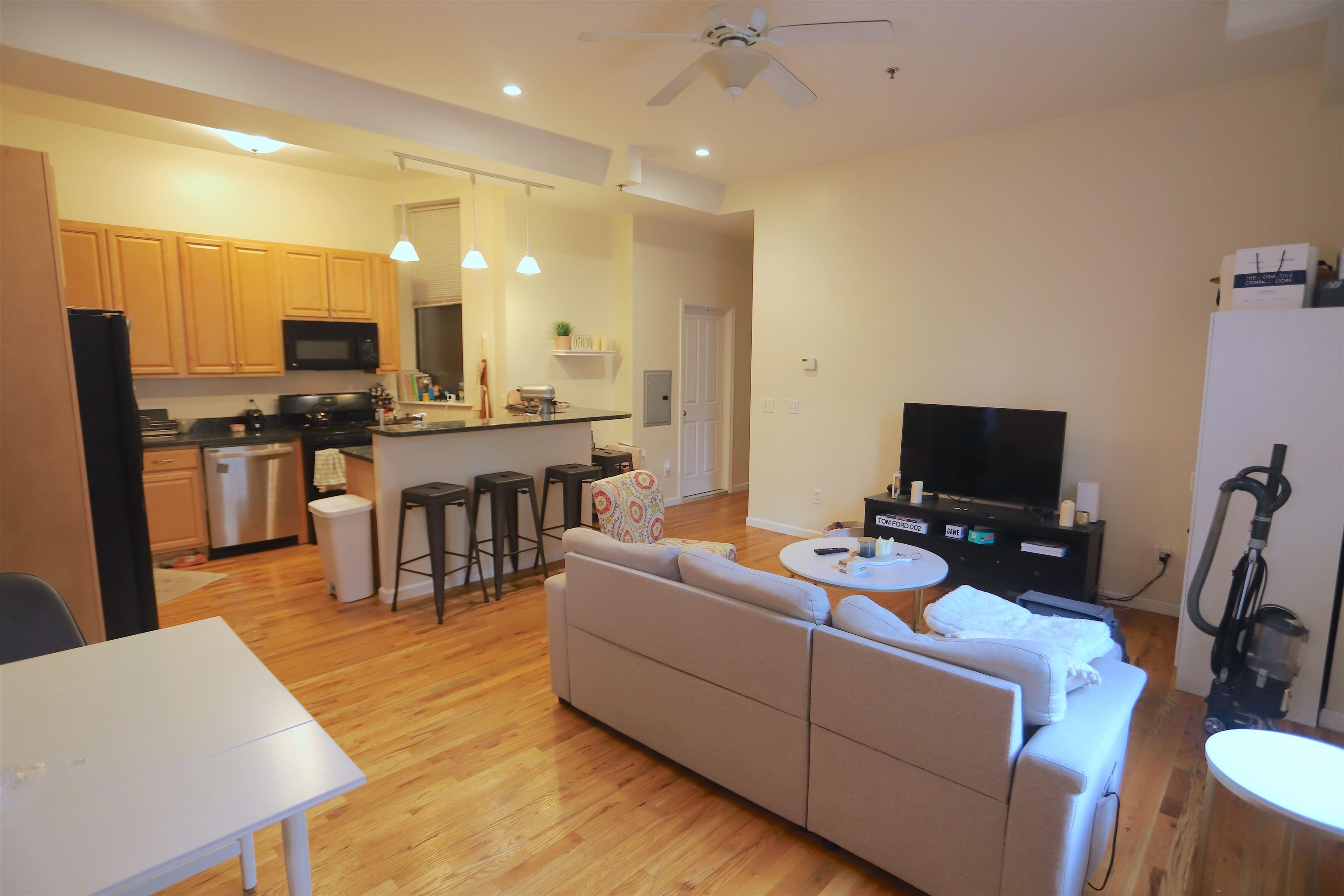 105 11TH ST Unit: 2F