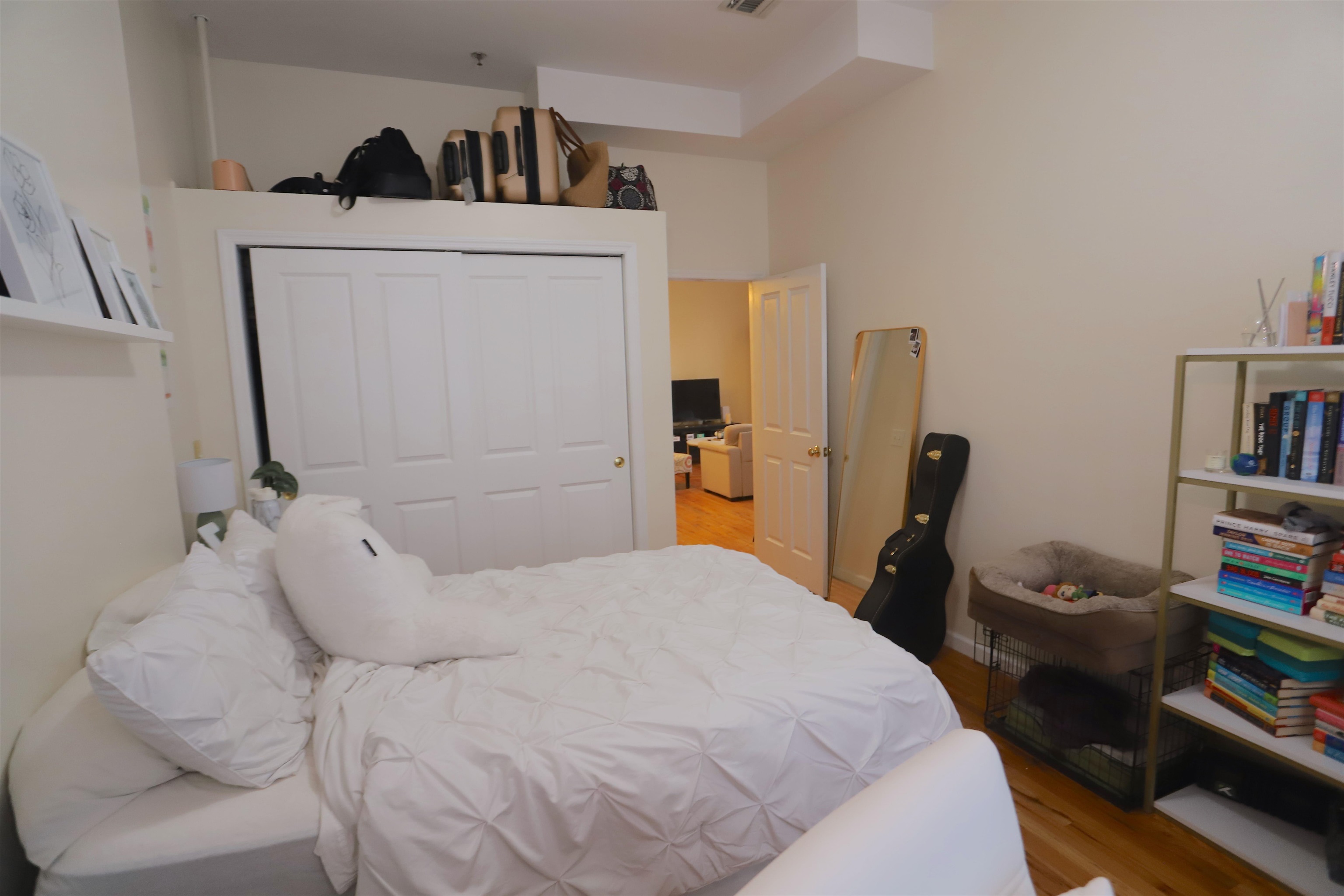 105 11TH ST Unit: 2F