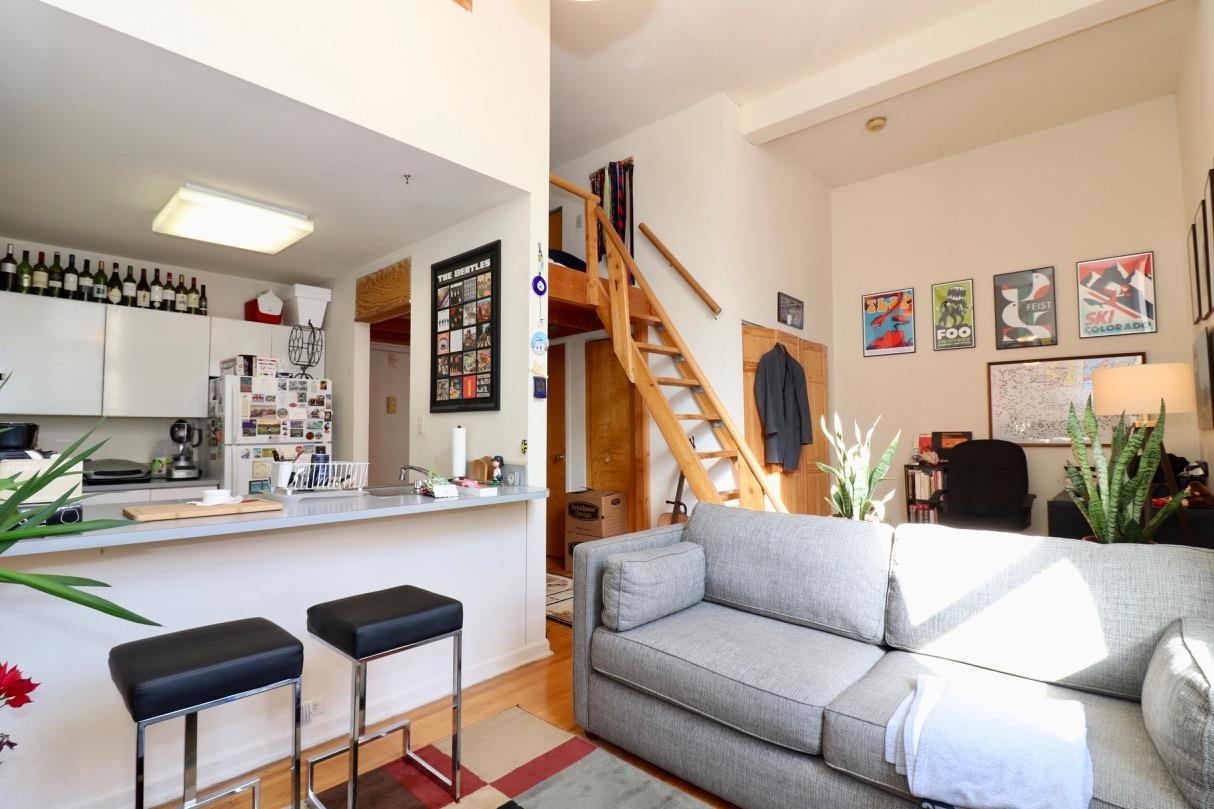 450 7TH ST Unit: 1M