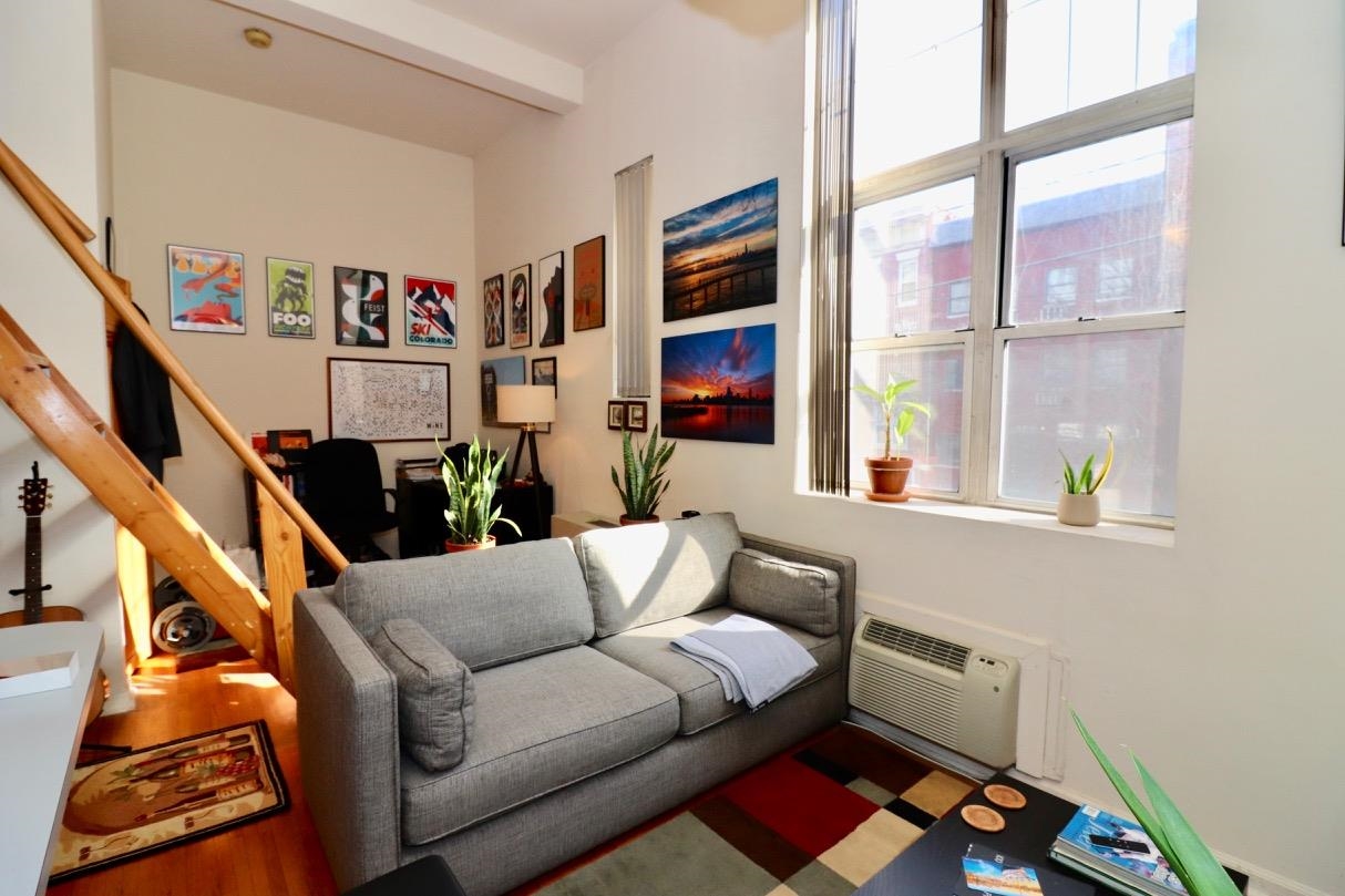 450 7TH ST Unit: 1M