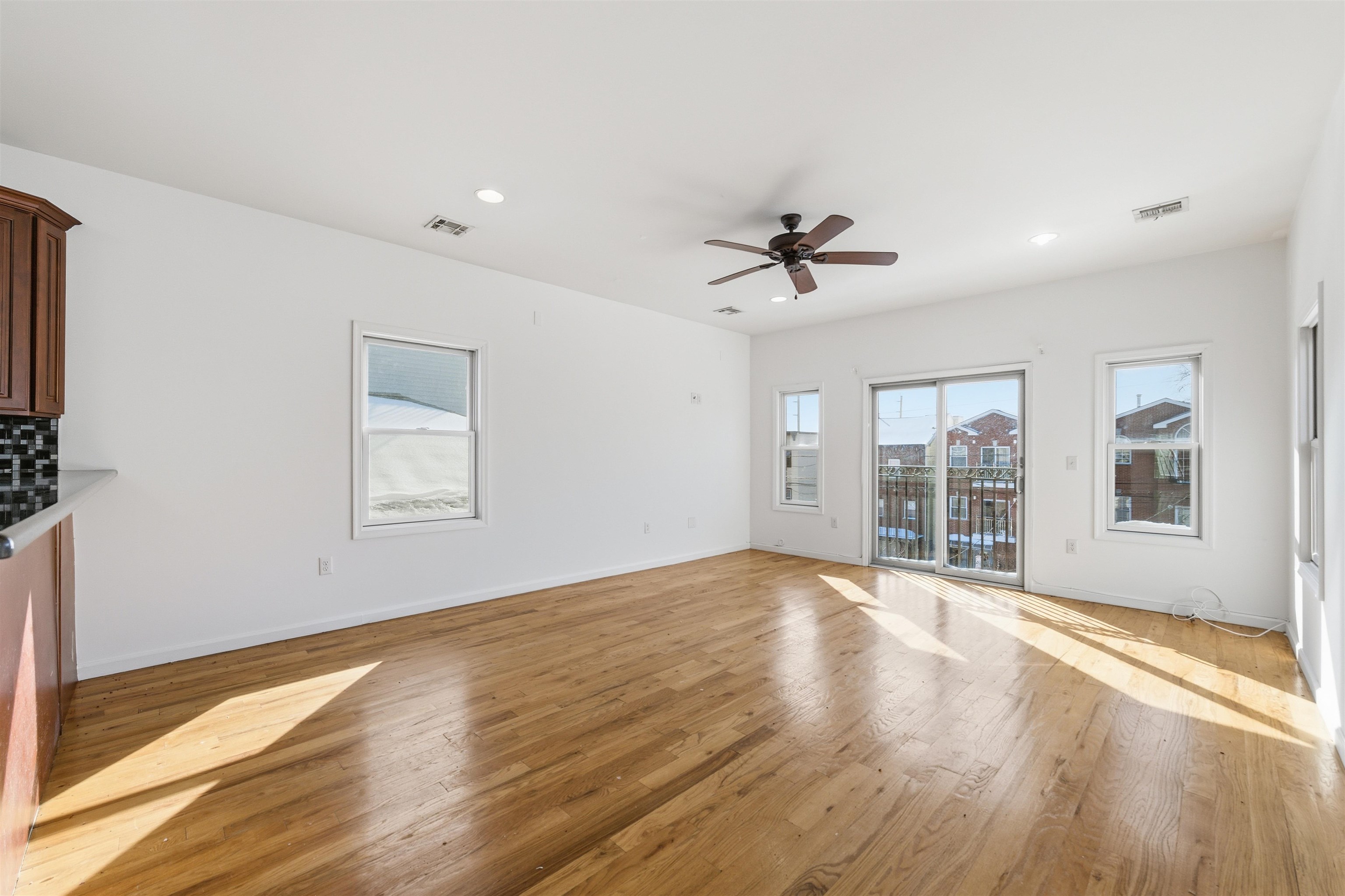 56 LAIDLAW AVE Unit: #2