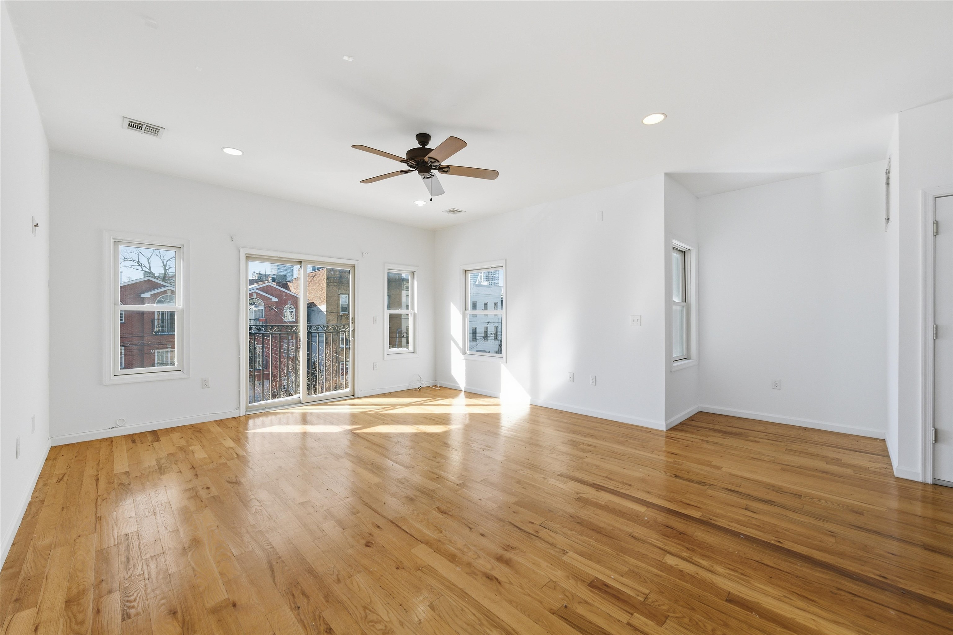 56 LAIDLAW AVE Unit: #2