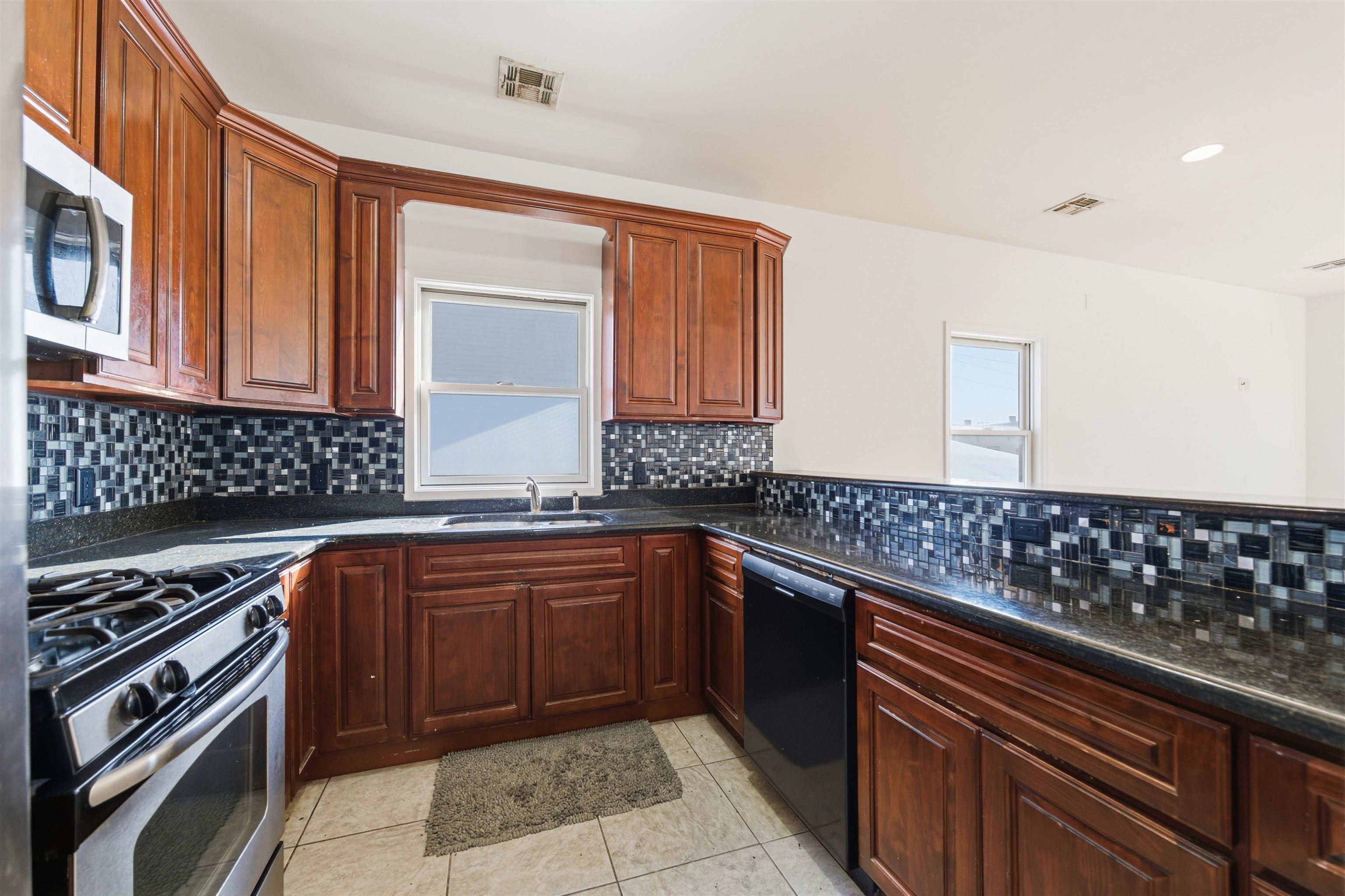 56 LAIDLAW AVE Unit: #2