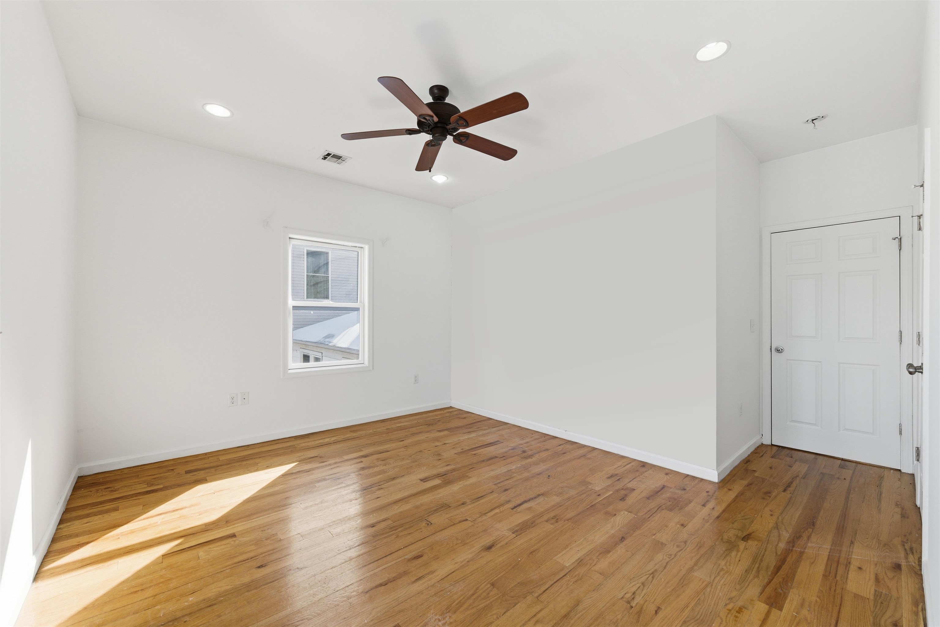 56 LAIDLAW AVE Unit: #2