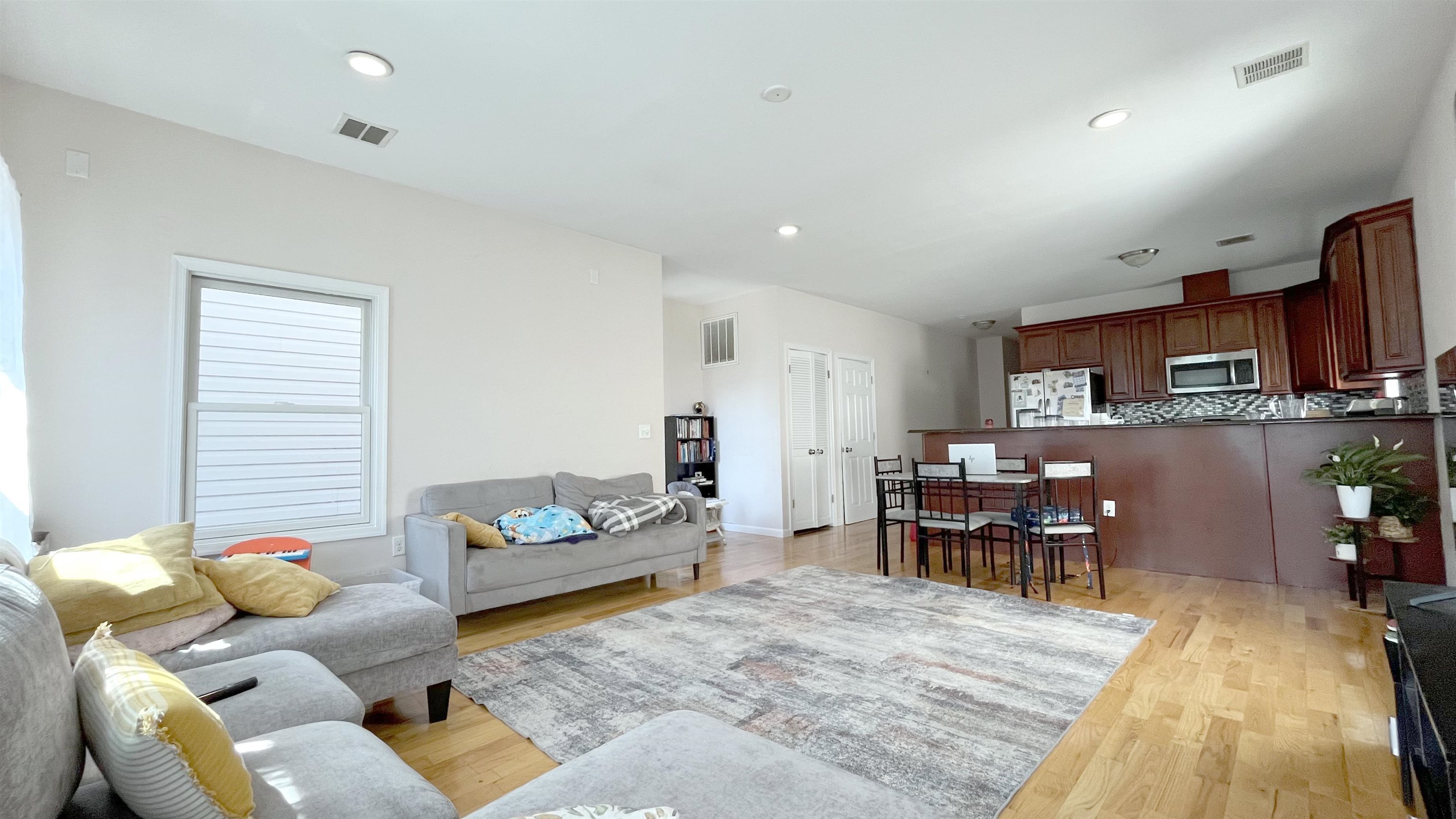56 LAIDLAW AVE Unit: #2