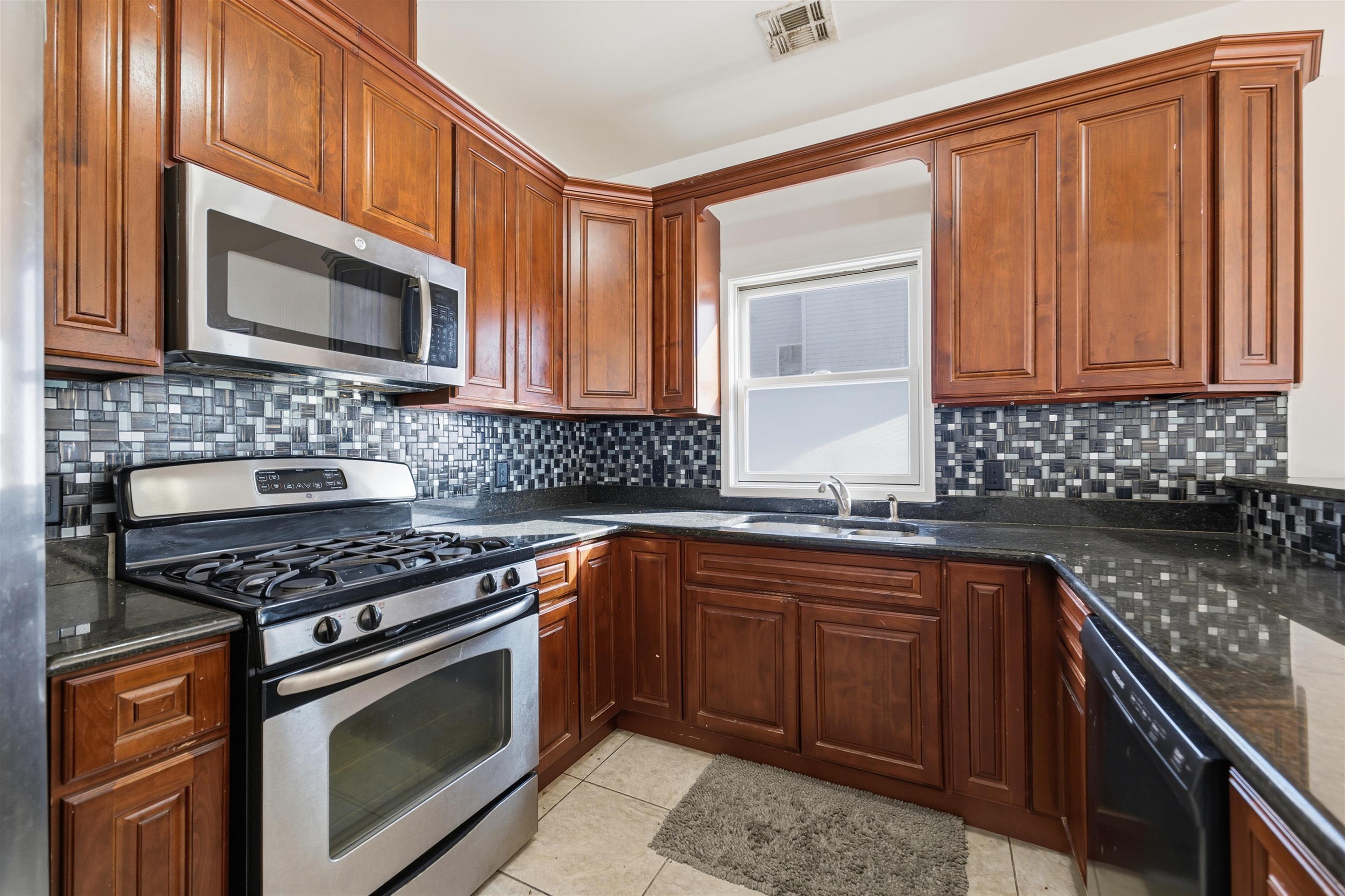 56 LAIDLAW AVE Unit: #2