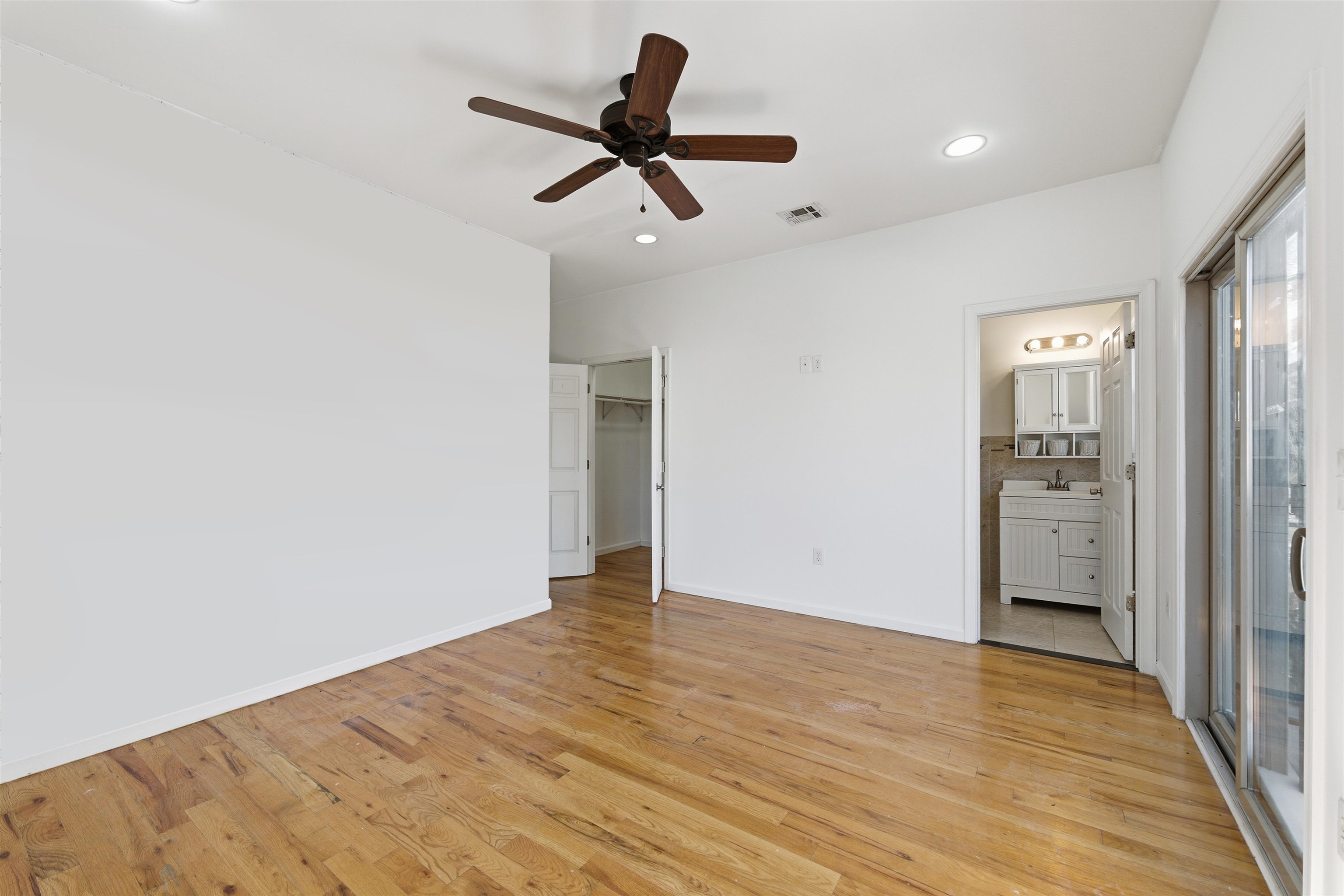 56 LAIDLAW AVE Unit: #2
