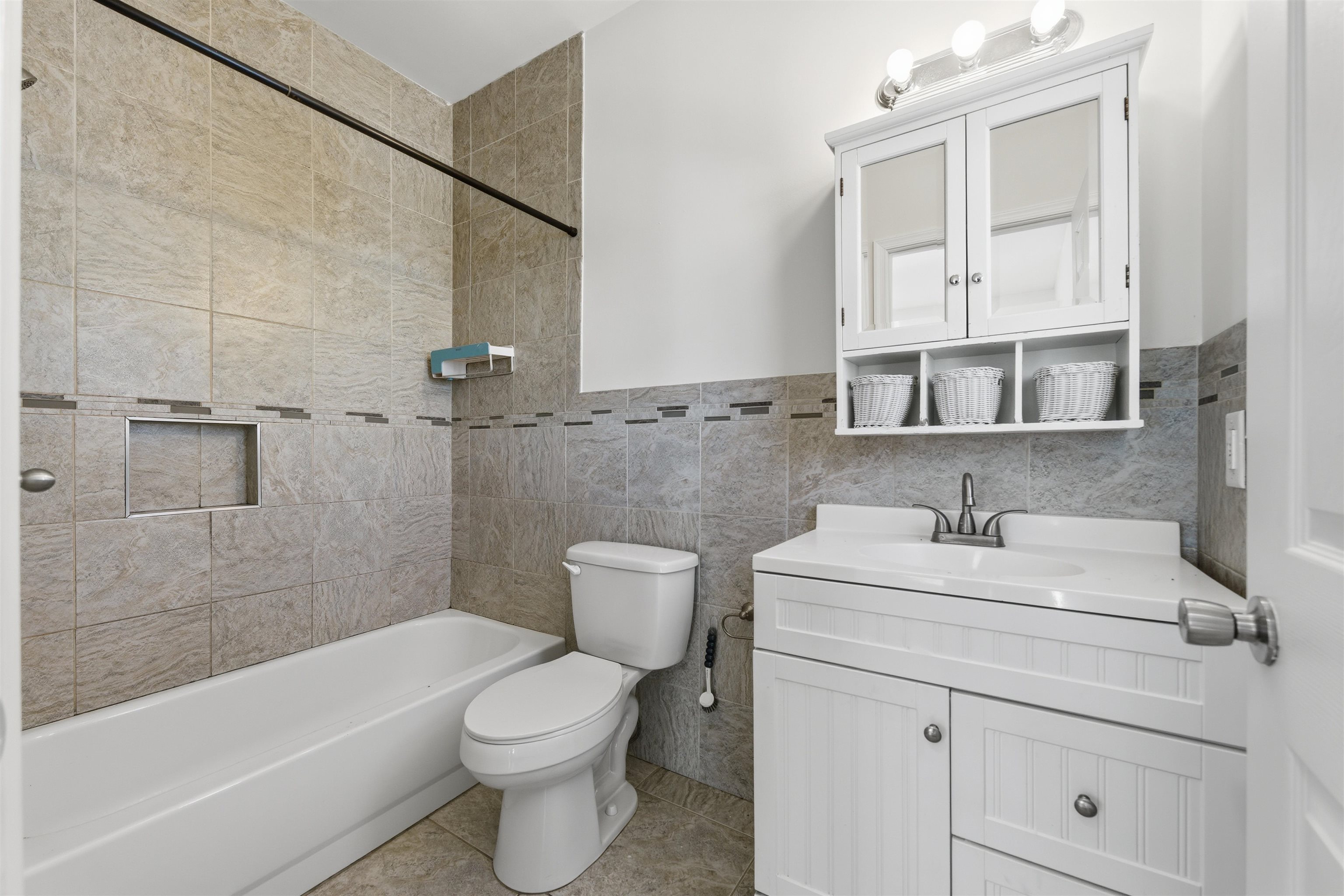 56 LAIDLAW AVE Unit: #2