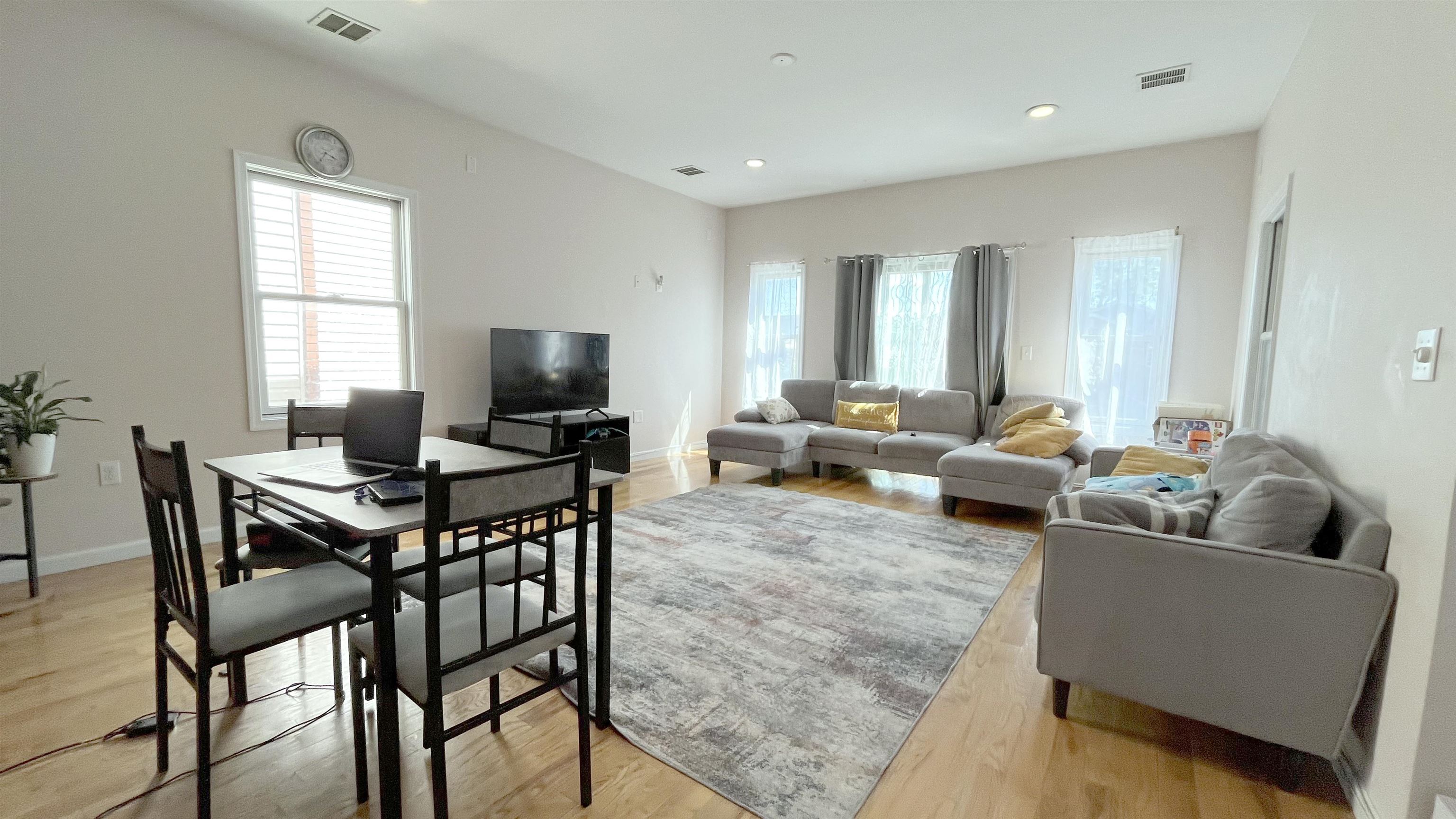 56 LAIDLAW AVE Unit: #2