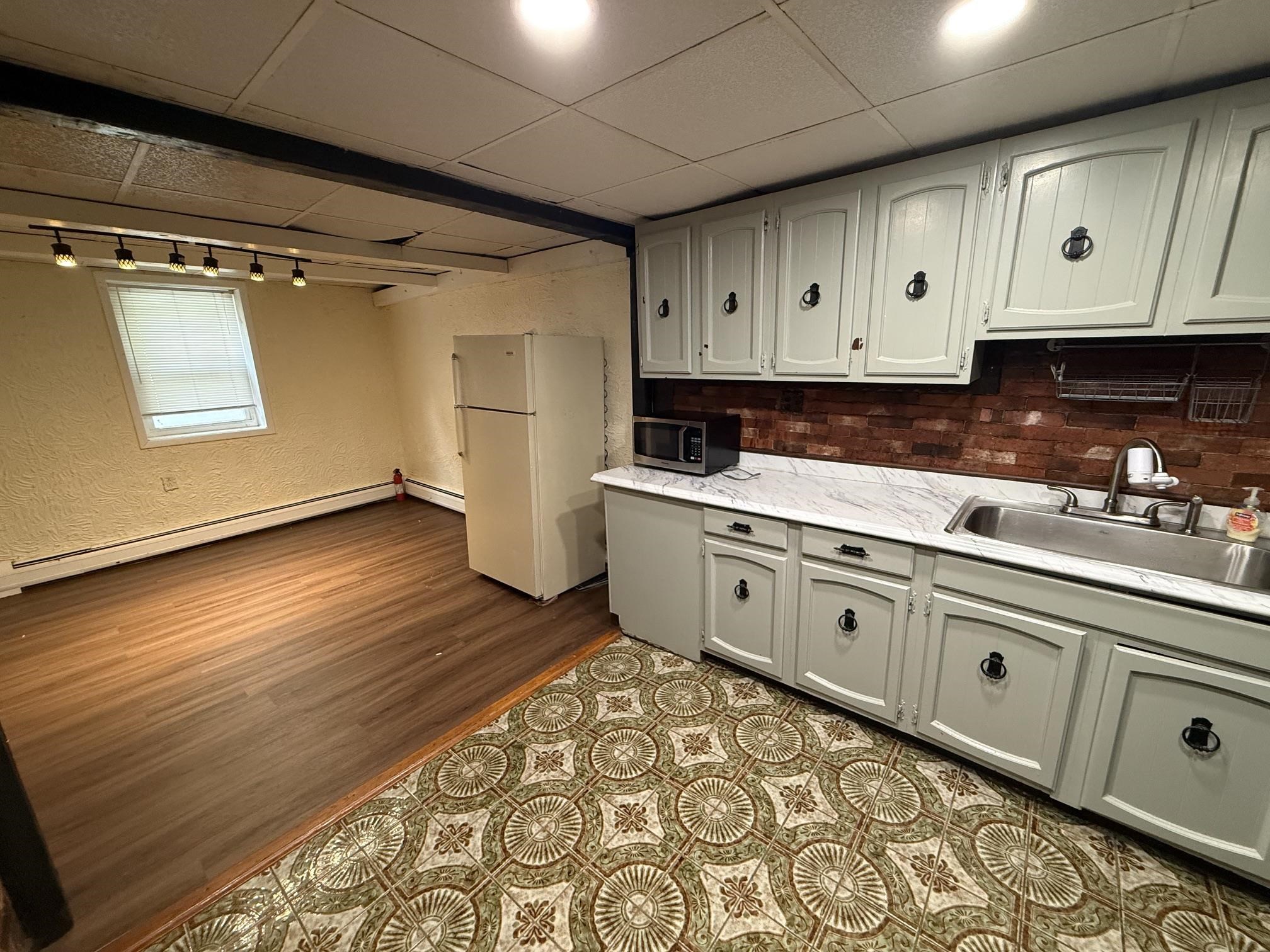 612 GRAND ST Unit: BH