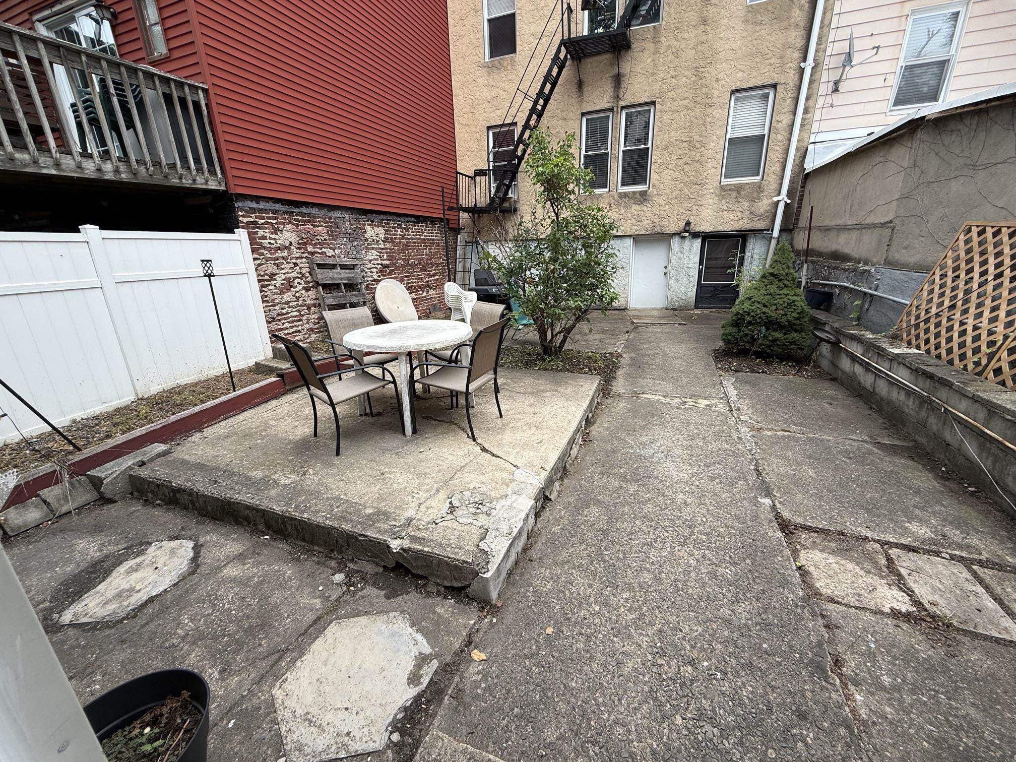 612 GRAND ST Unit: BH