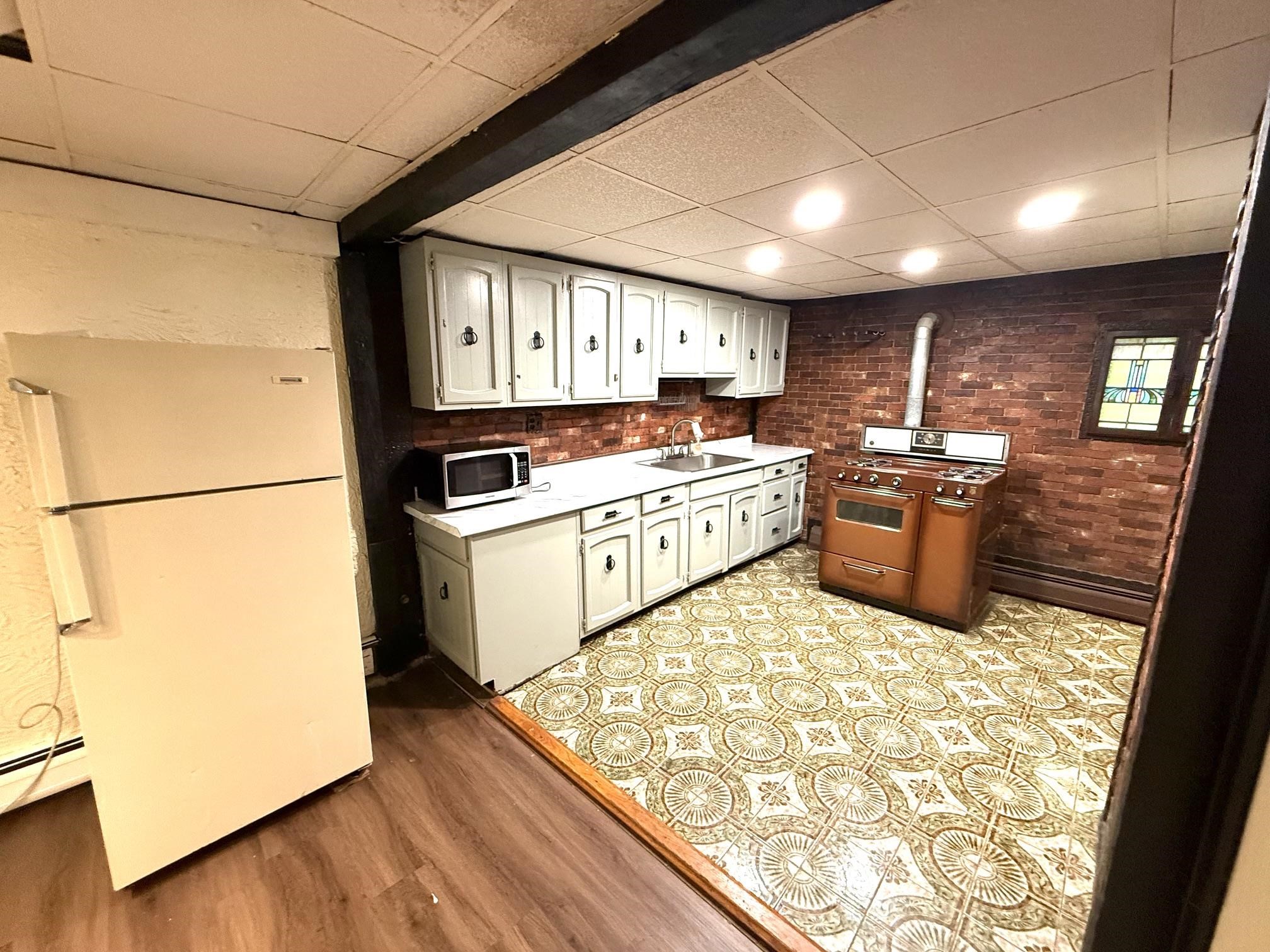 612 GRAND ST Unit: BH