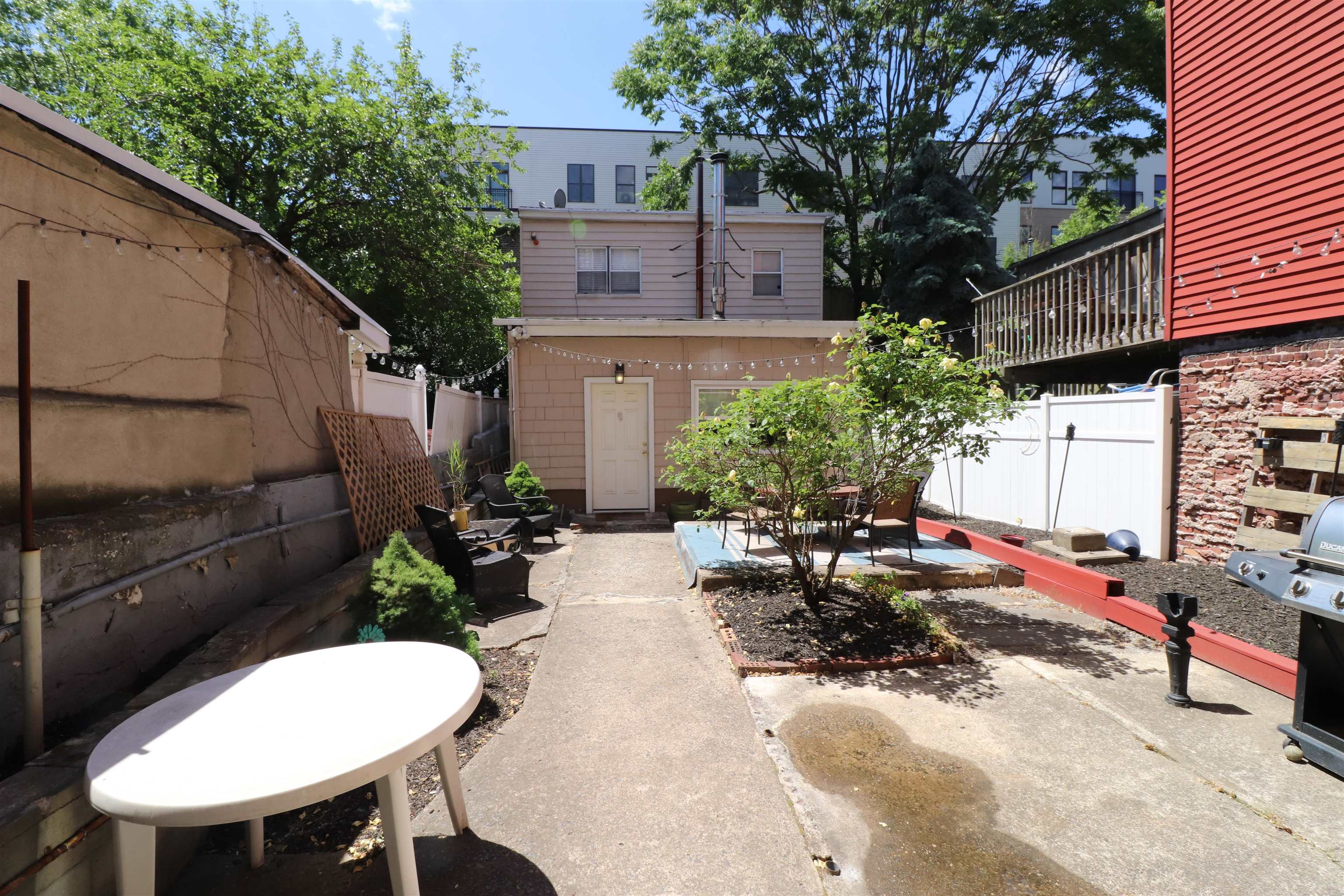 612 GRAND ST Unit: BH