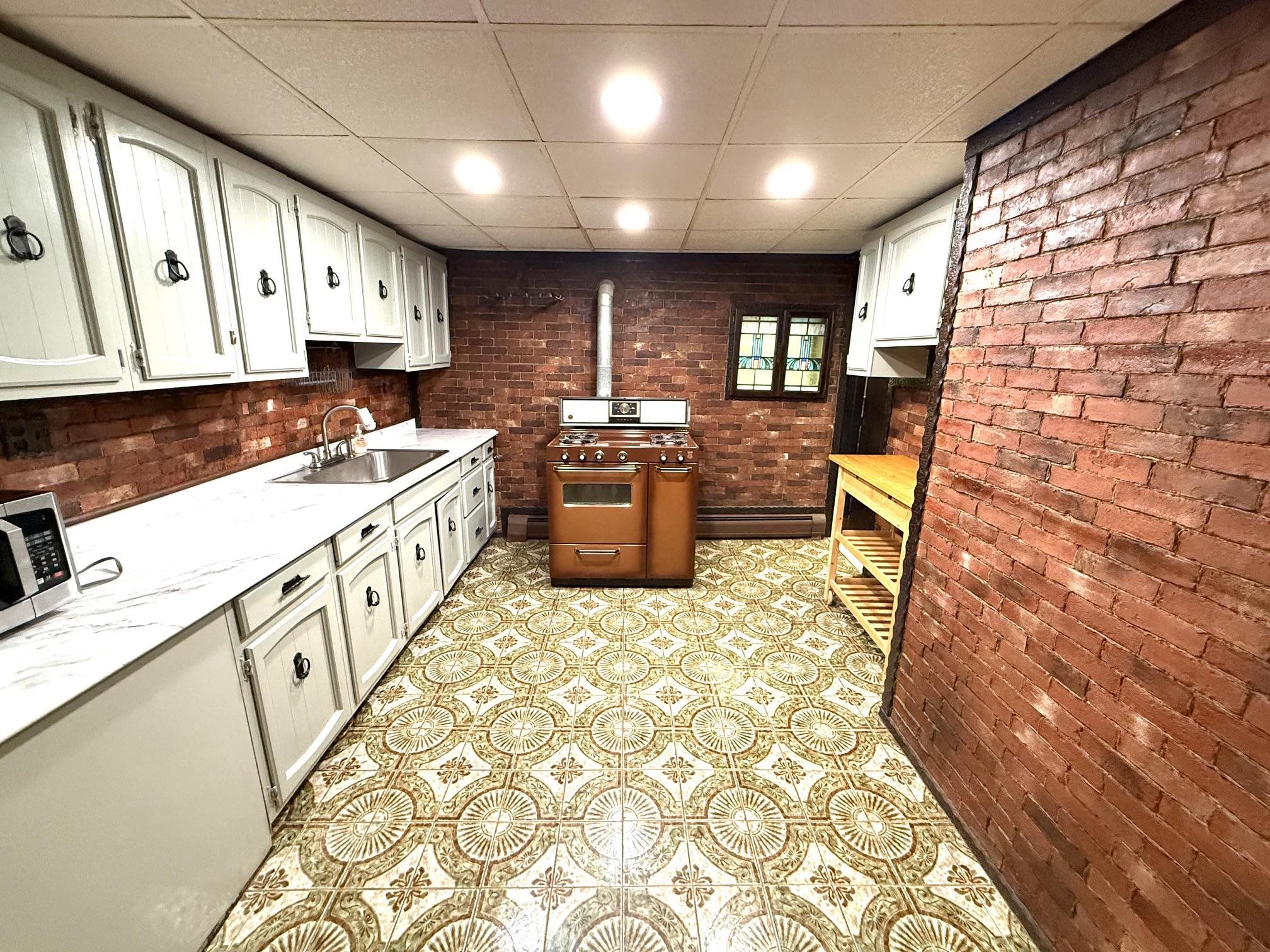 612 GRAND ST Unit: BH