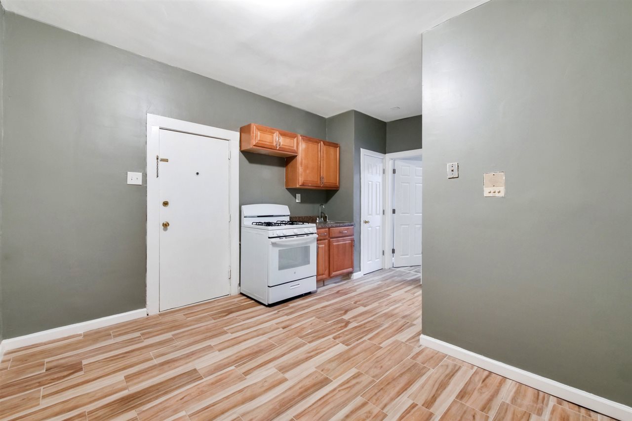 194 KENSINGTON AVE Unit: 101