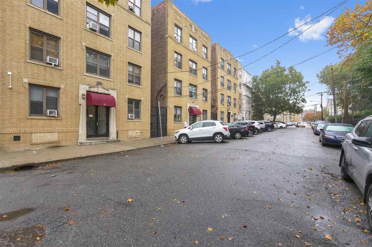 194 KENSINGTON AVE Unit: 101