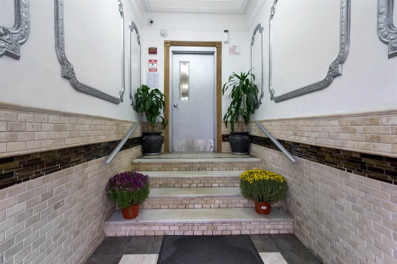 194 KENSINGTON AVE Unit: 101