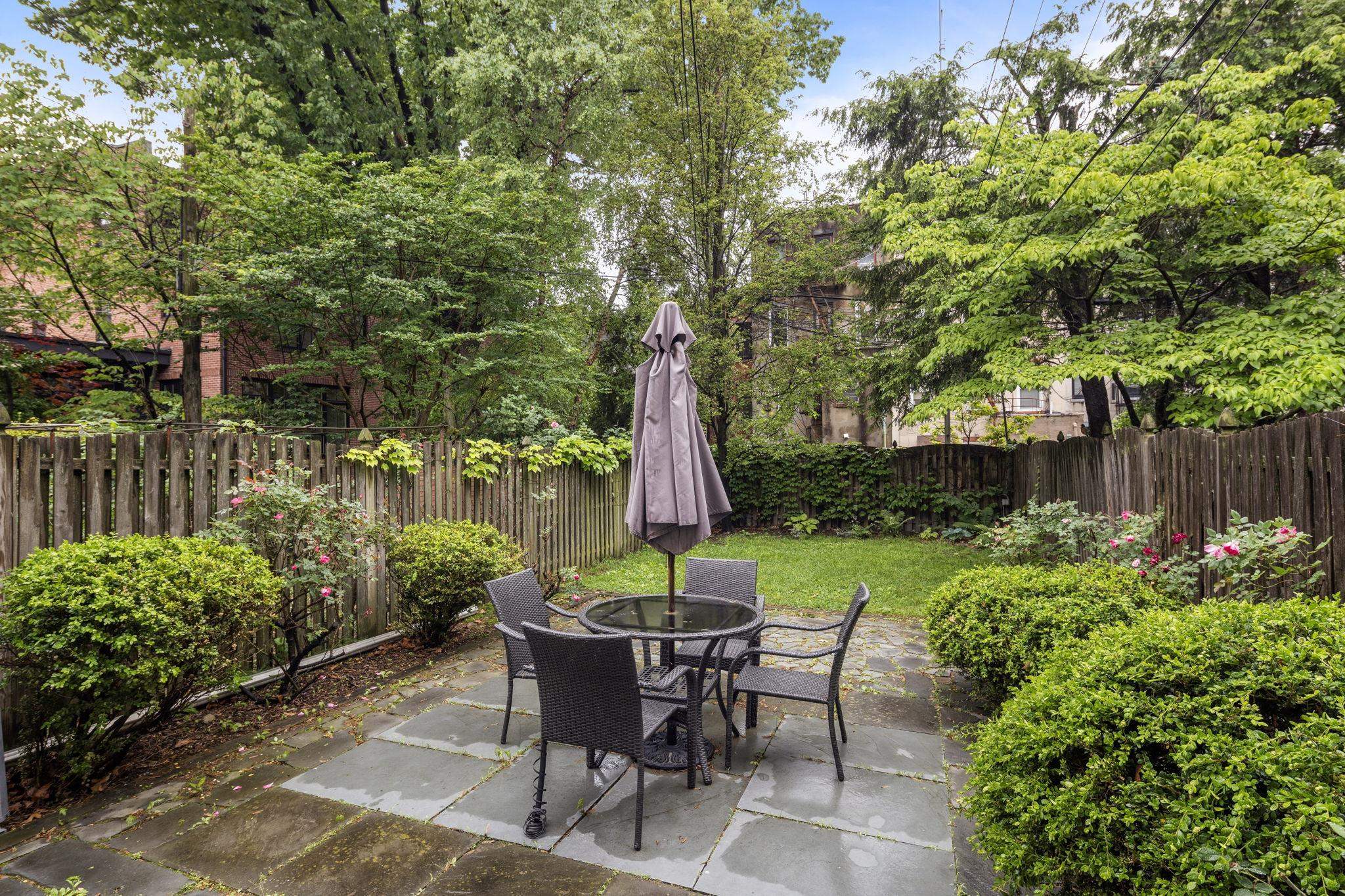 910 HUDSON ST Unit: 1