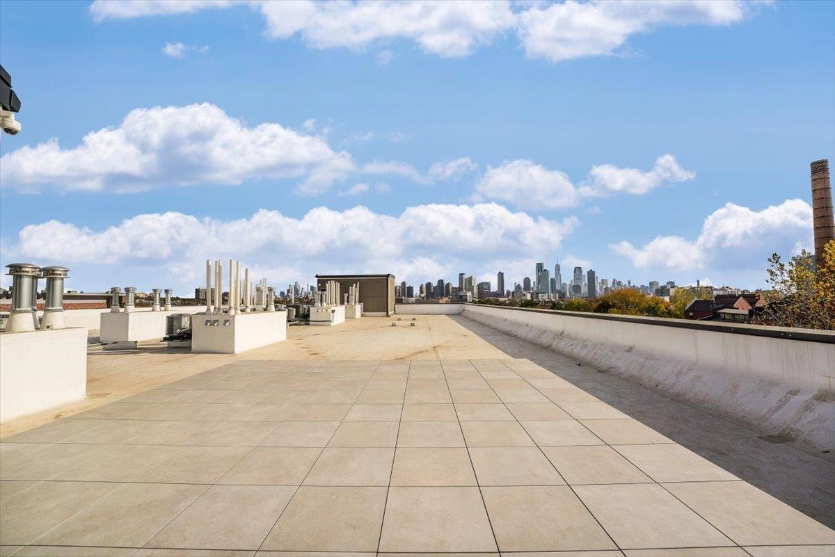 667-665 GRAND ST Unit: 204