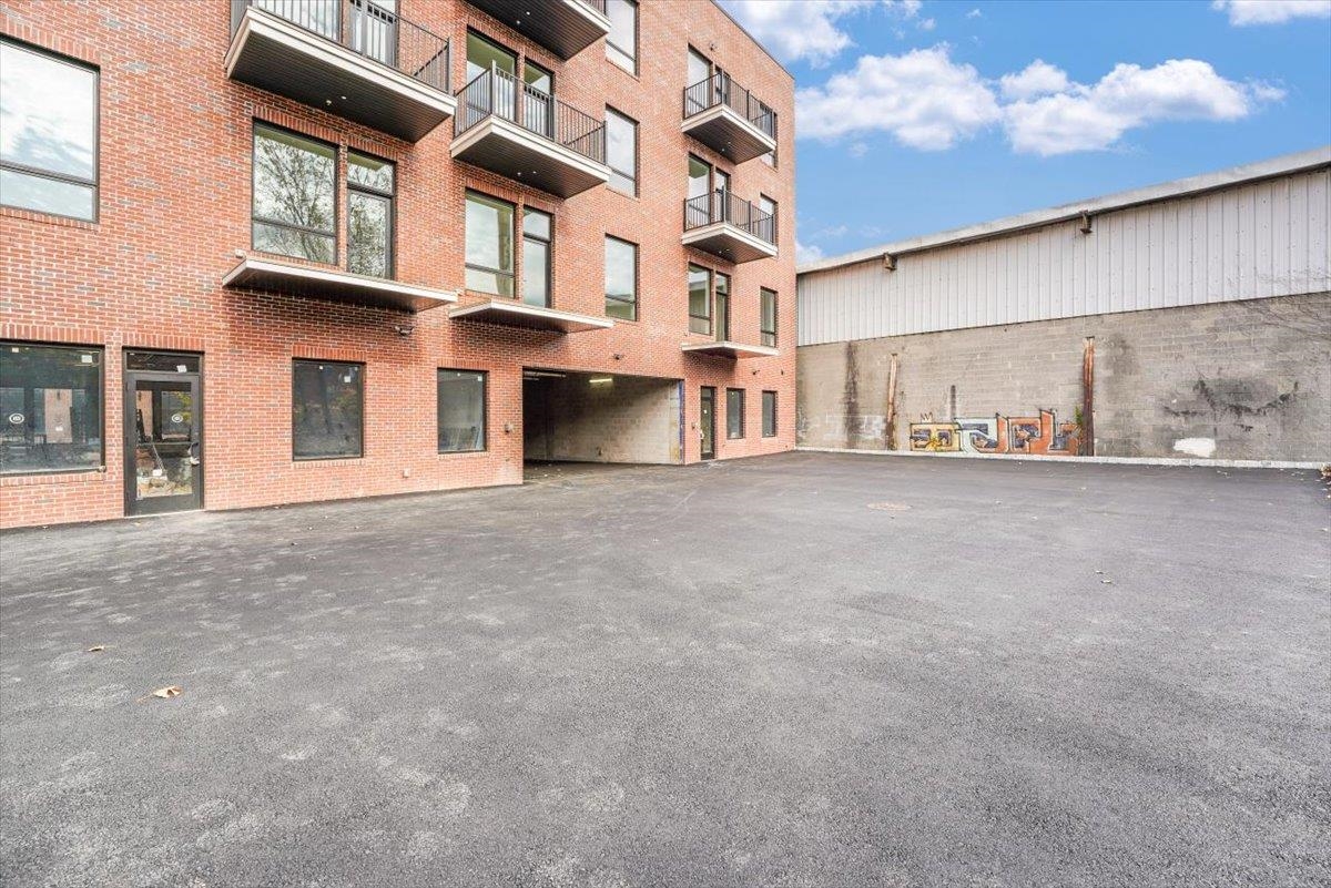 667-665 GRAND ST Unit: 204