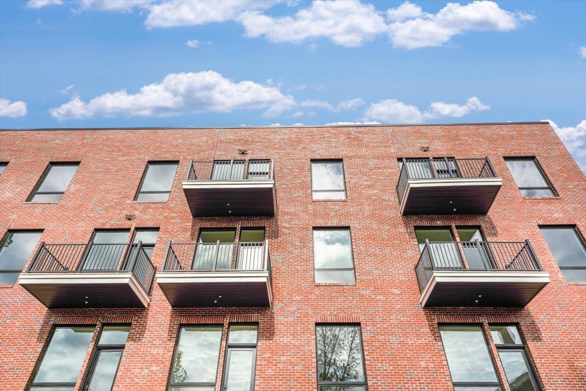 667-665 GRAND ST Unit: 204