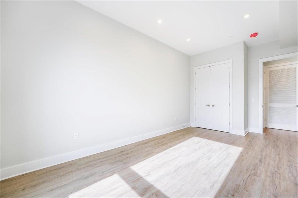 667-665 GRAND ST Unit: 204