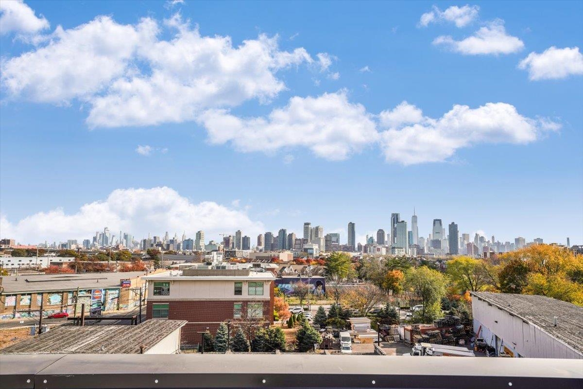 667-665 GRAND ST Unit: 204