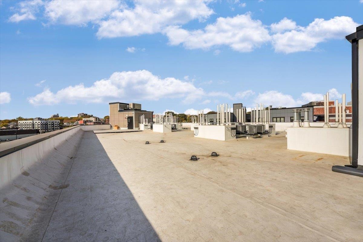 667-665 GRAND ST Unit: 204